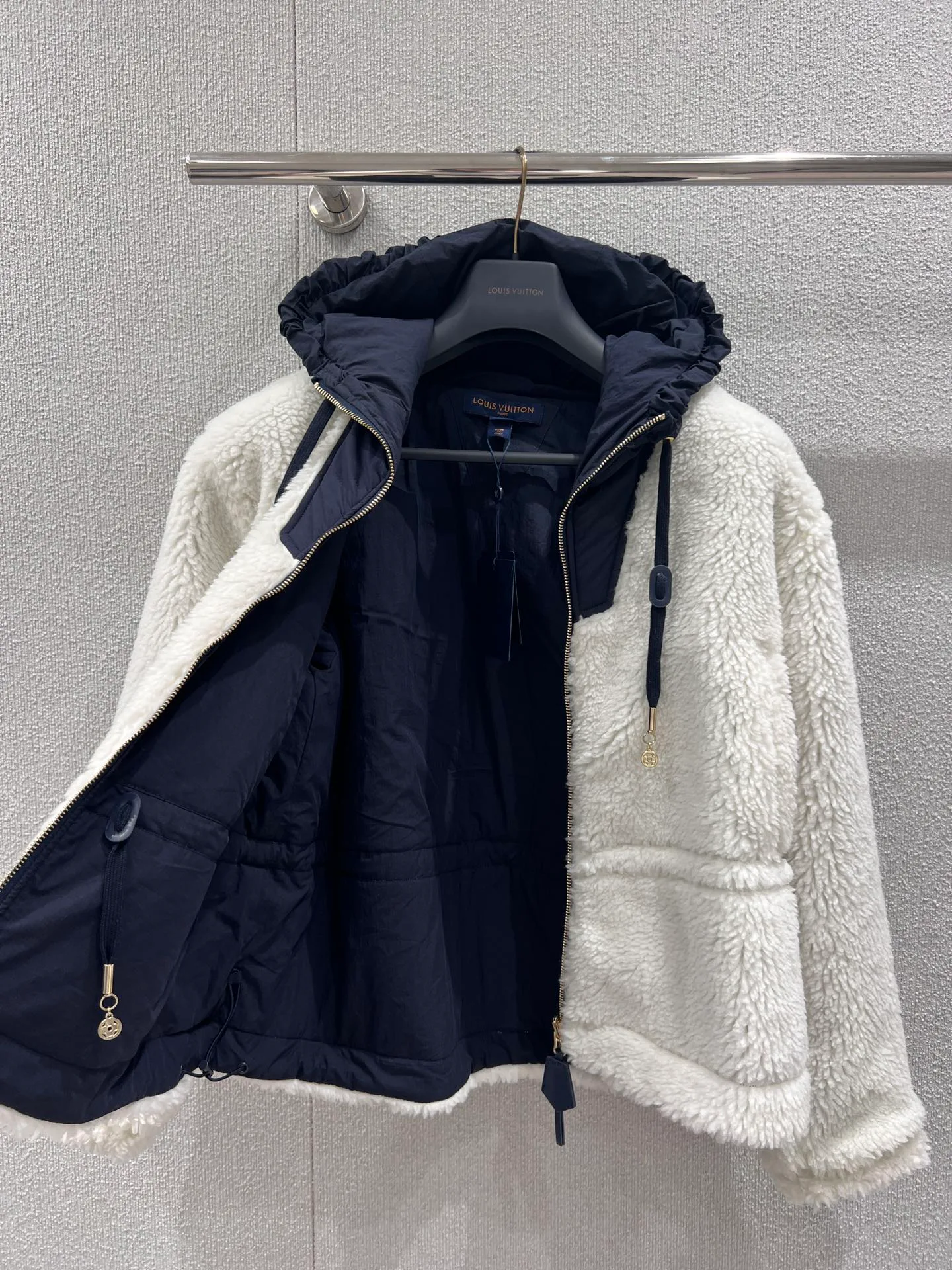 Куртки И Пуховики Женские Louis Vuitton 1068428