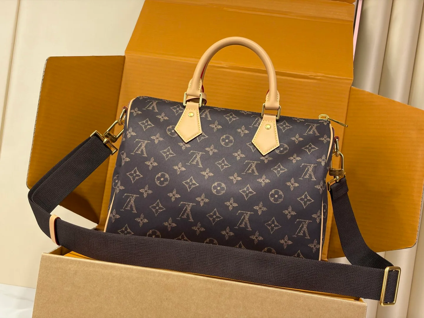 Классические Сумки Женские Louis Vuitton 18170497