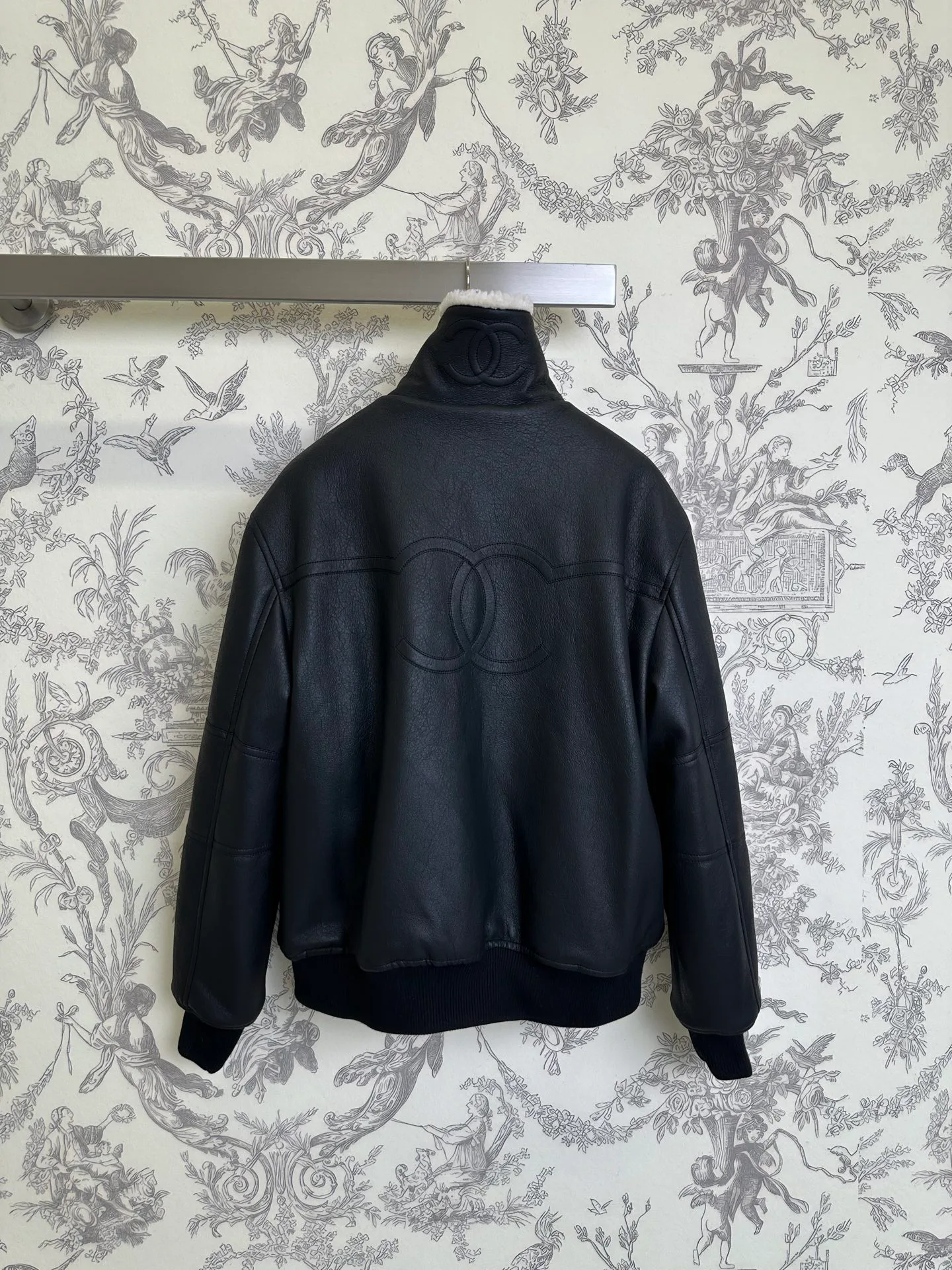 Кожаные Куртки И Дублёнки Женские Chanel 18138555