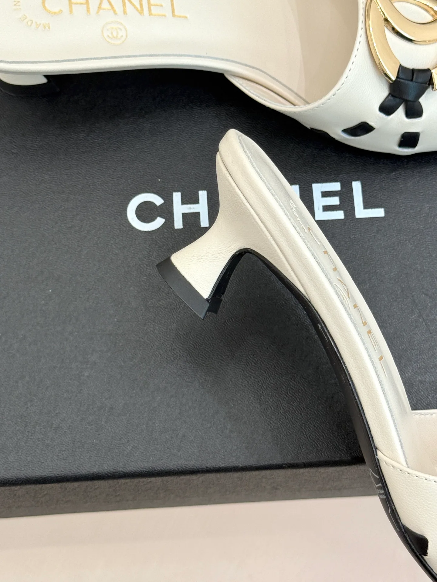 Босоножки Женские Chanel 17025707
