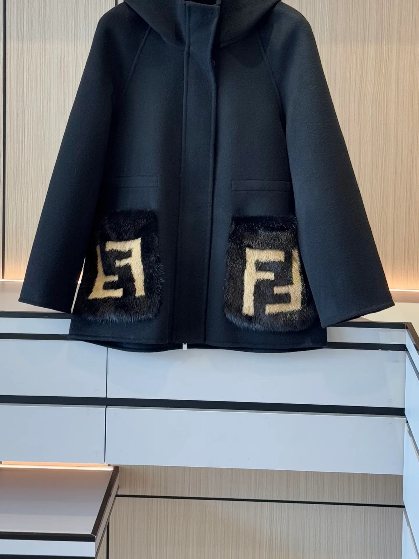 Пальто Женские Fendi 19180619