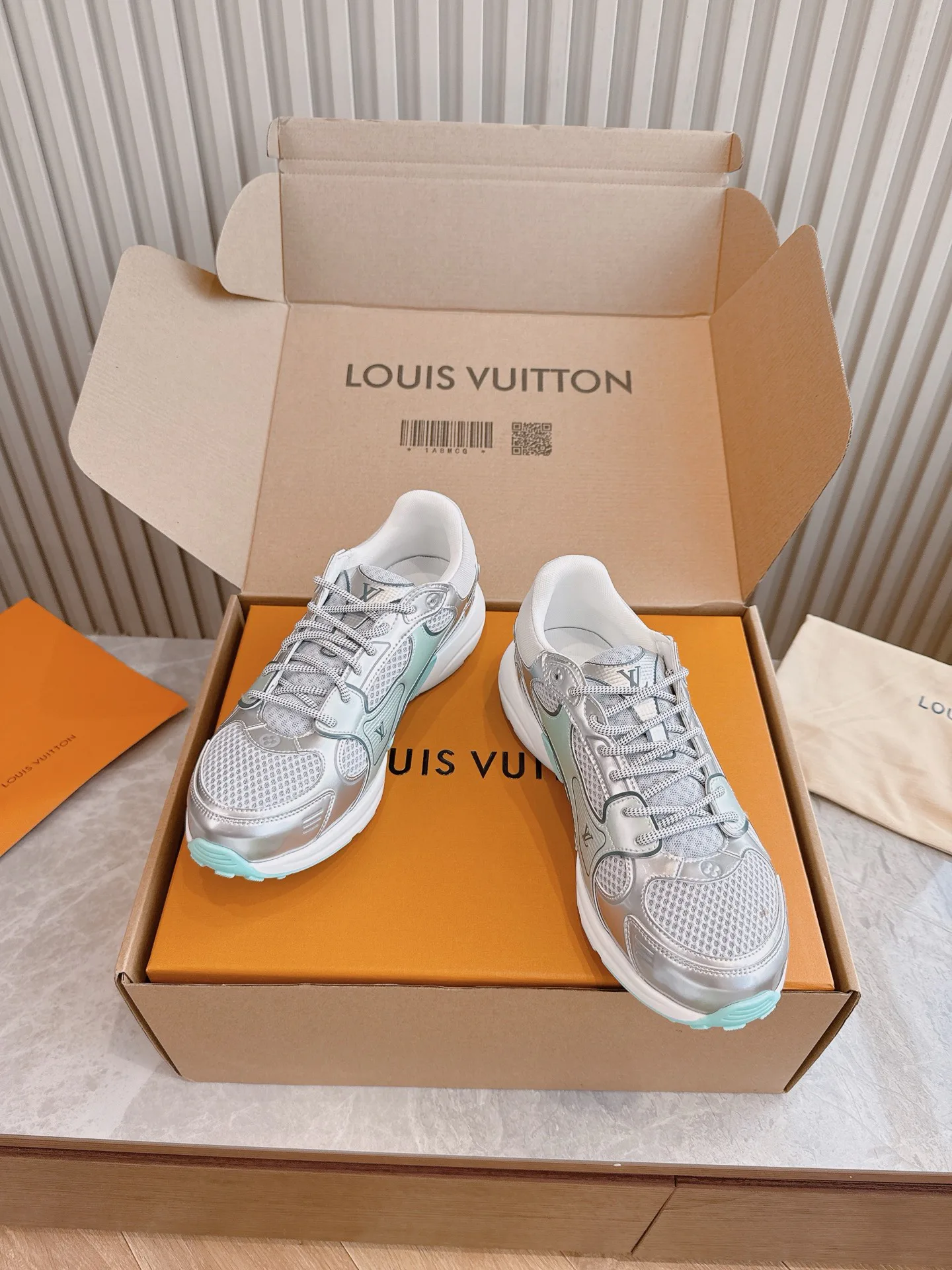 Кроссовки Мужские Louis Vuitton 8979805