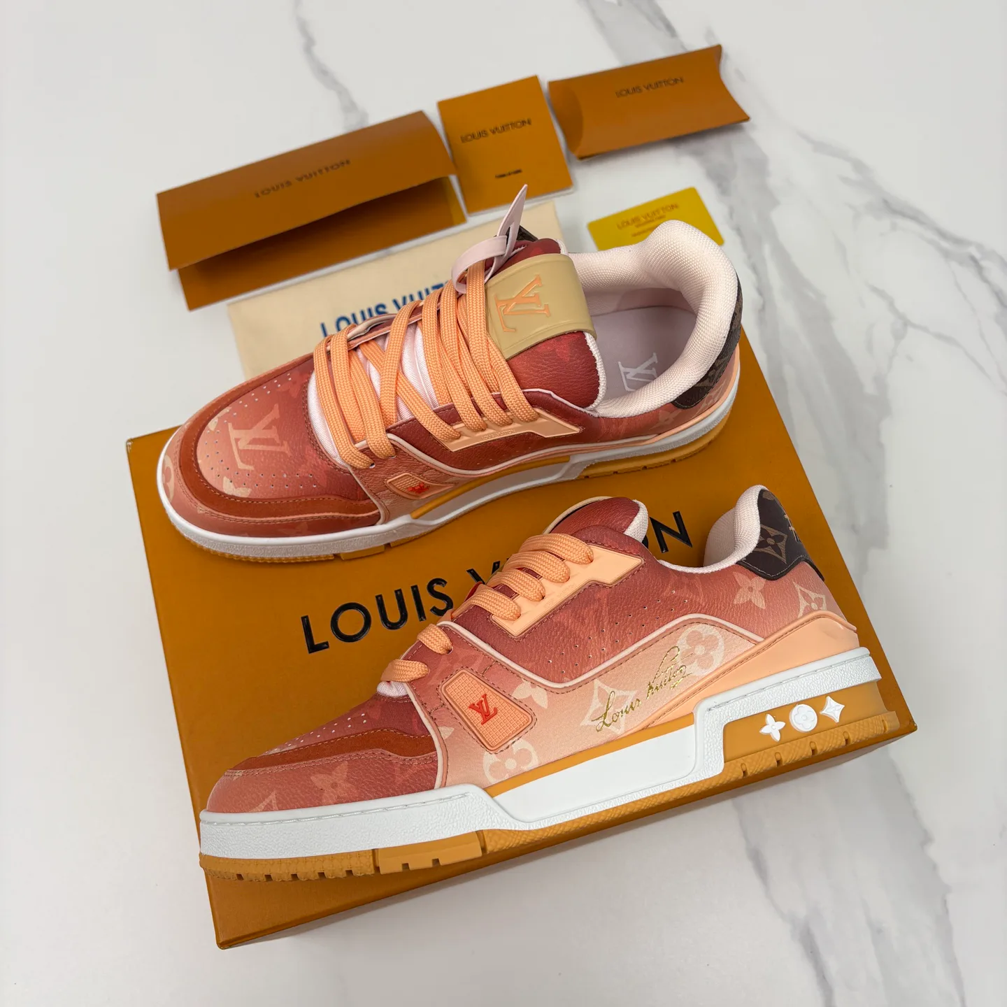 Кроссовки Женские Louis Vuitton 13140855