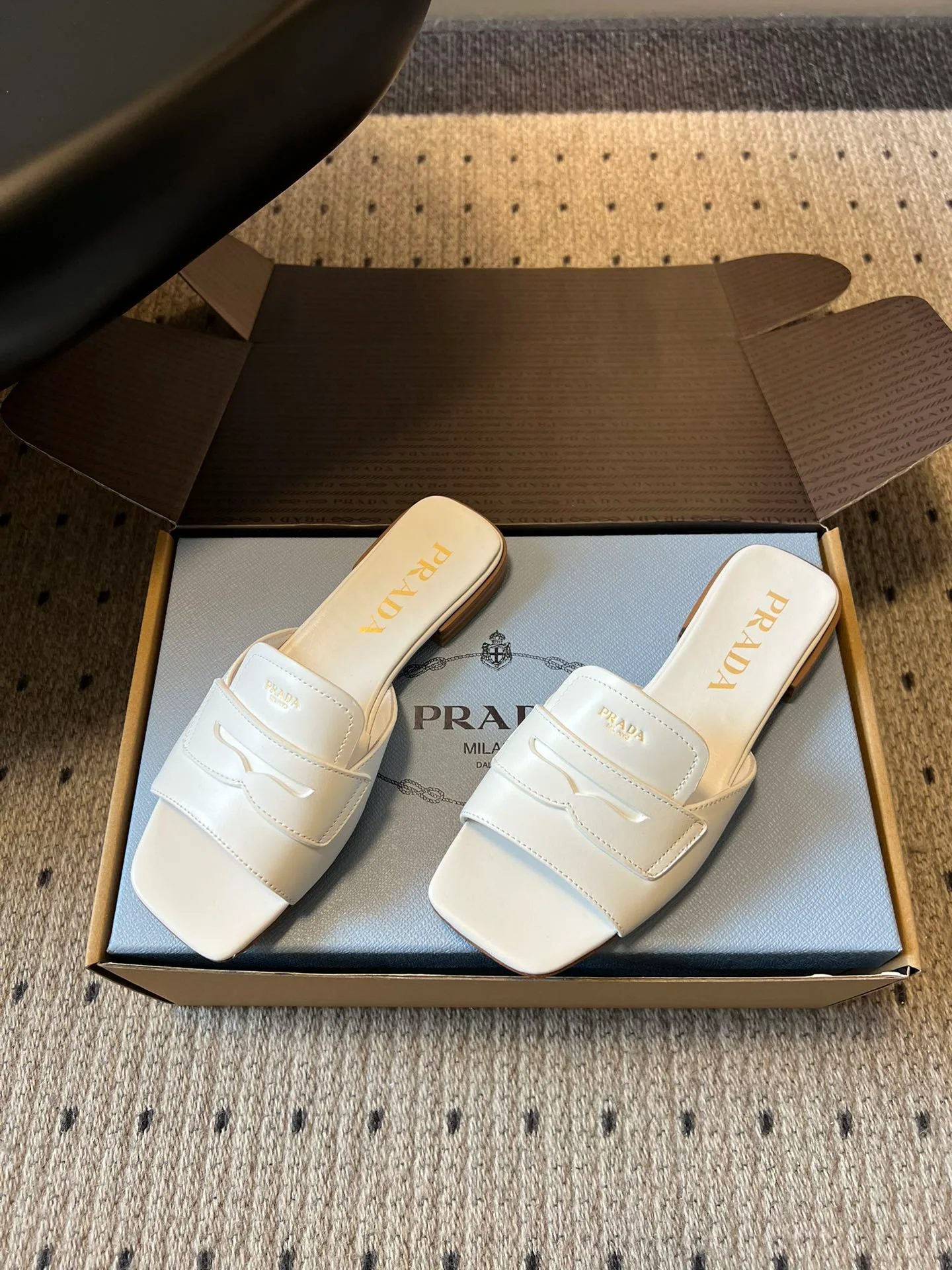 Шлепанцы Женские Prada 11754997