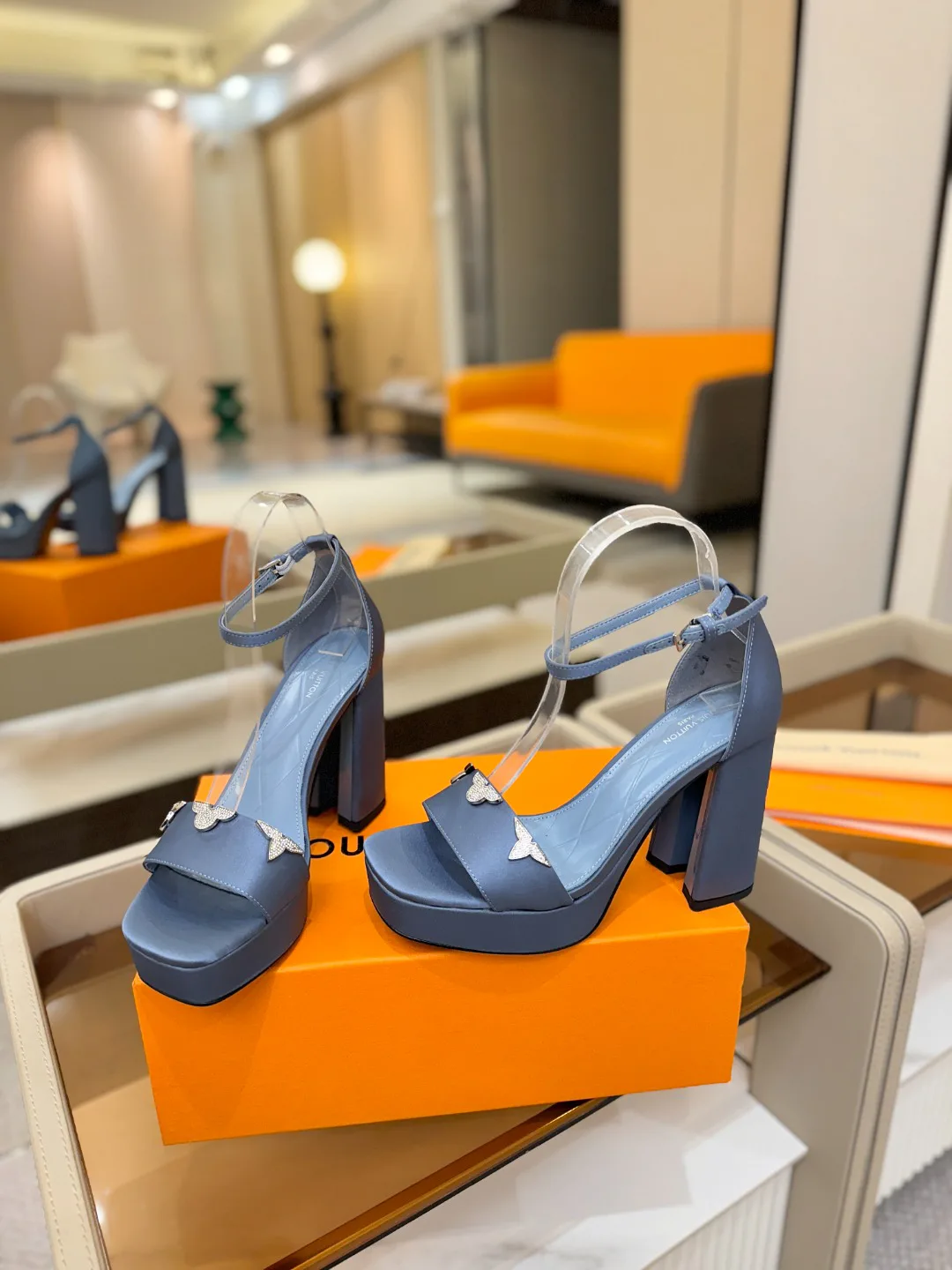 Босоножки Женские Louis Vuitton 10910183