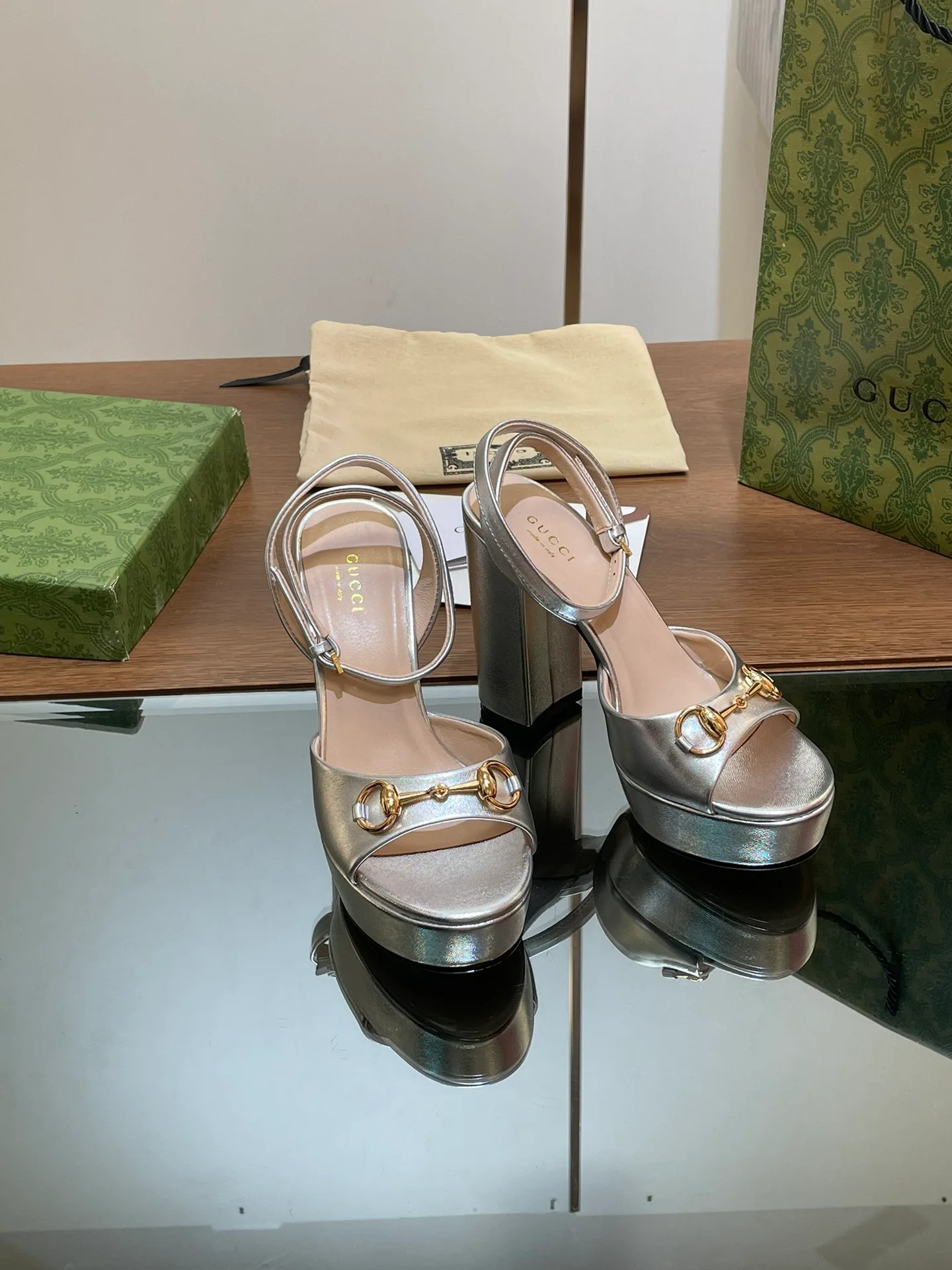 Босоножки Женские Gucci 11616310