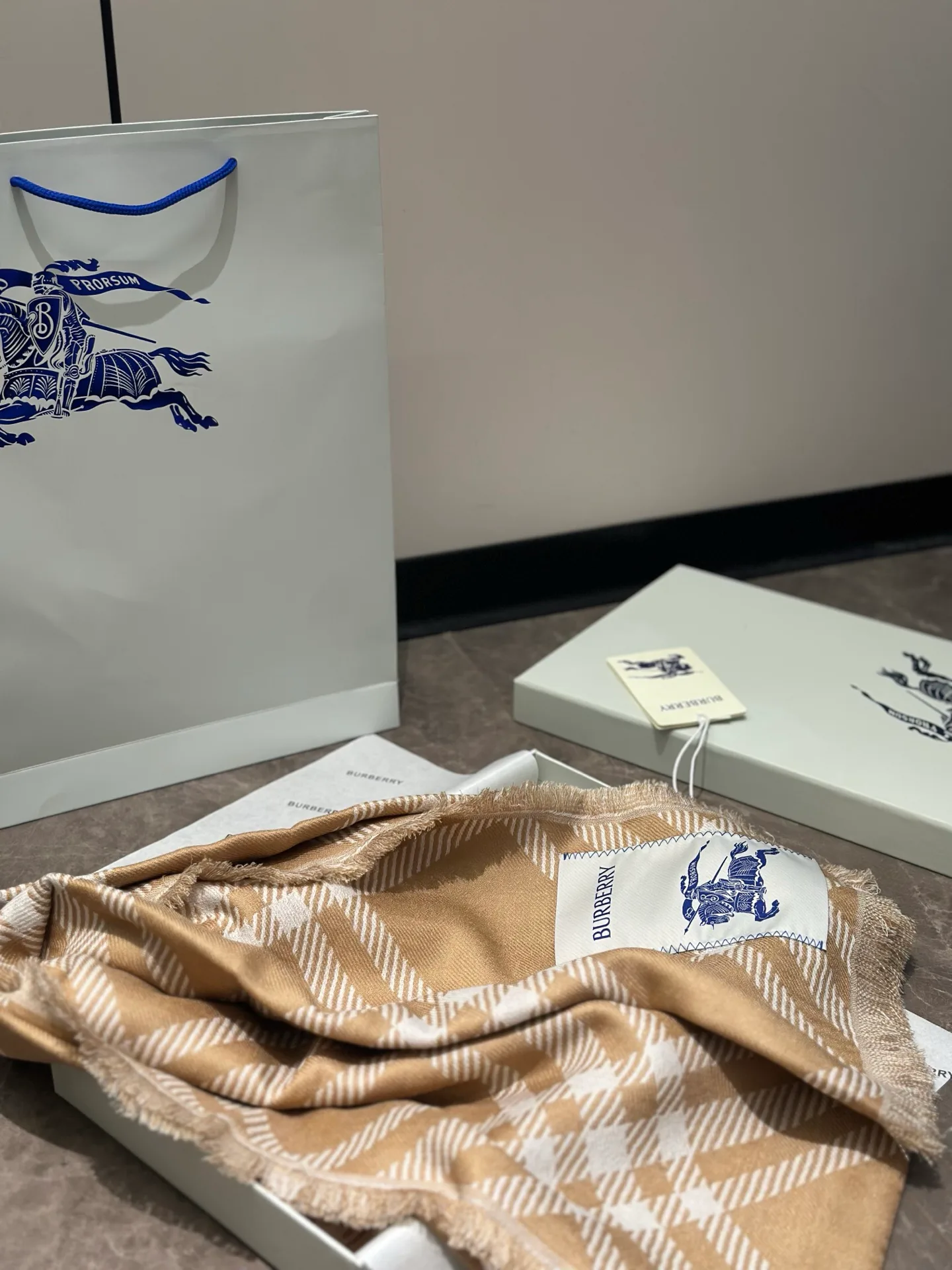 Шарфы Burberry 436105