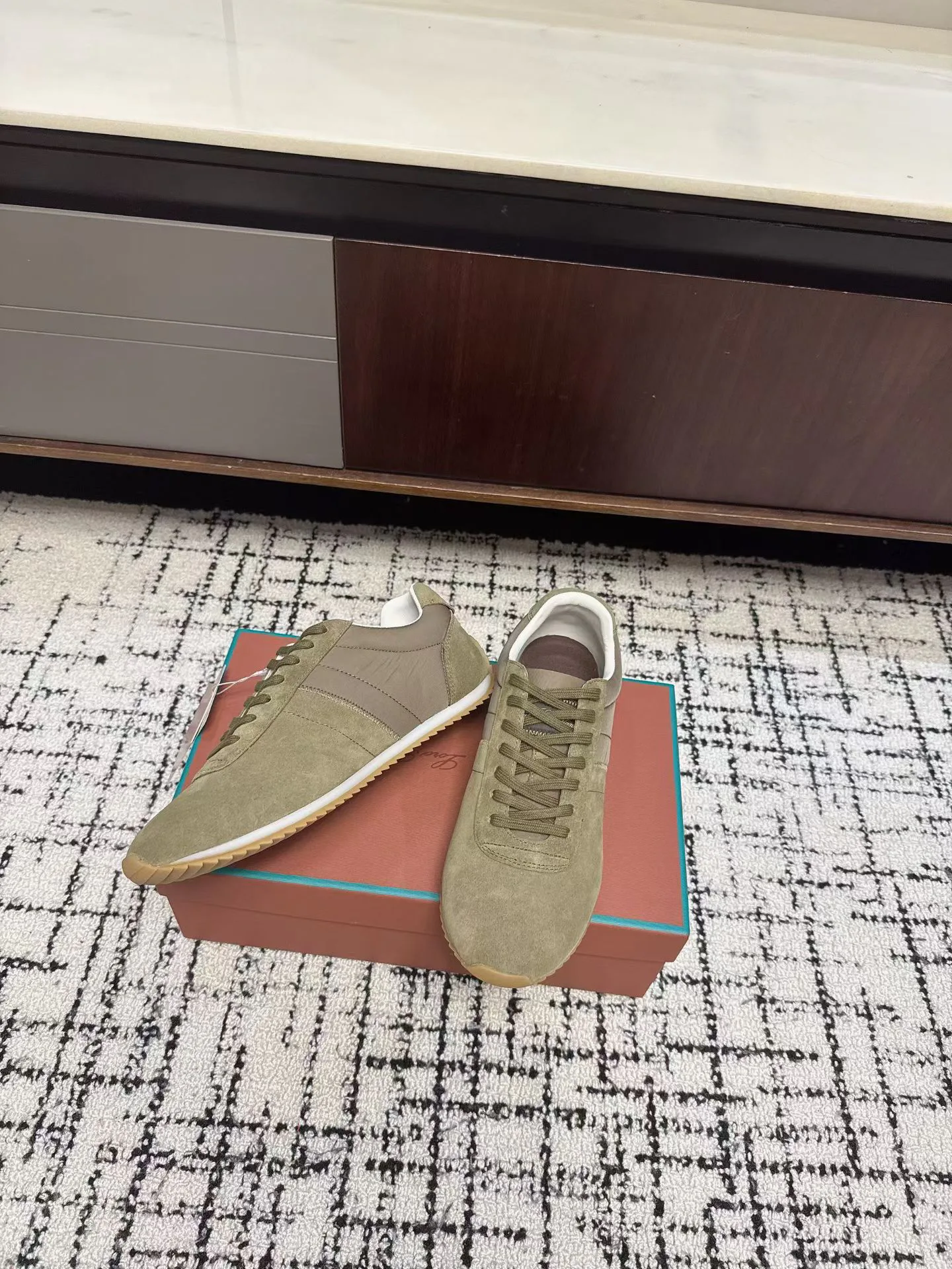 Кроссовки Женские Loro Piana 17335019