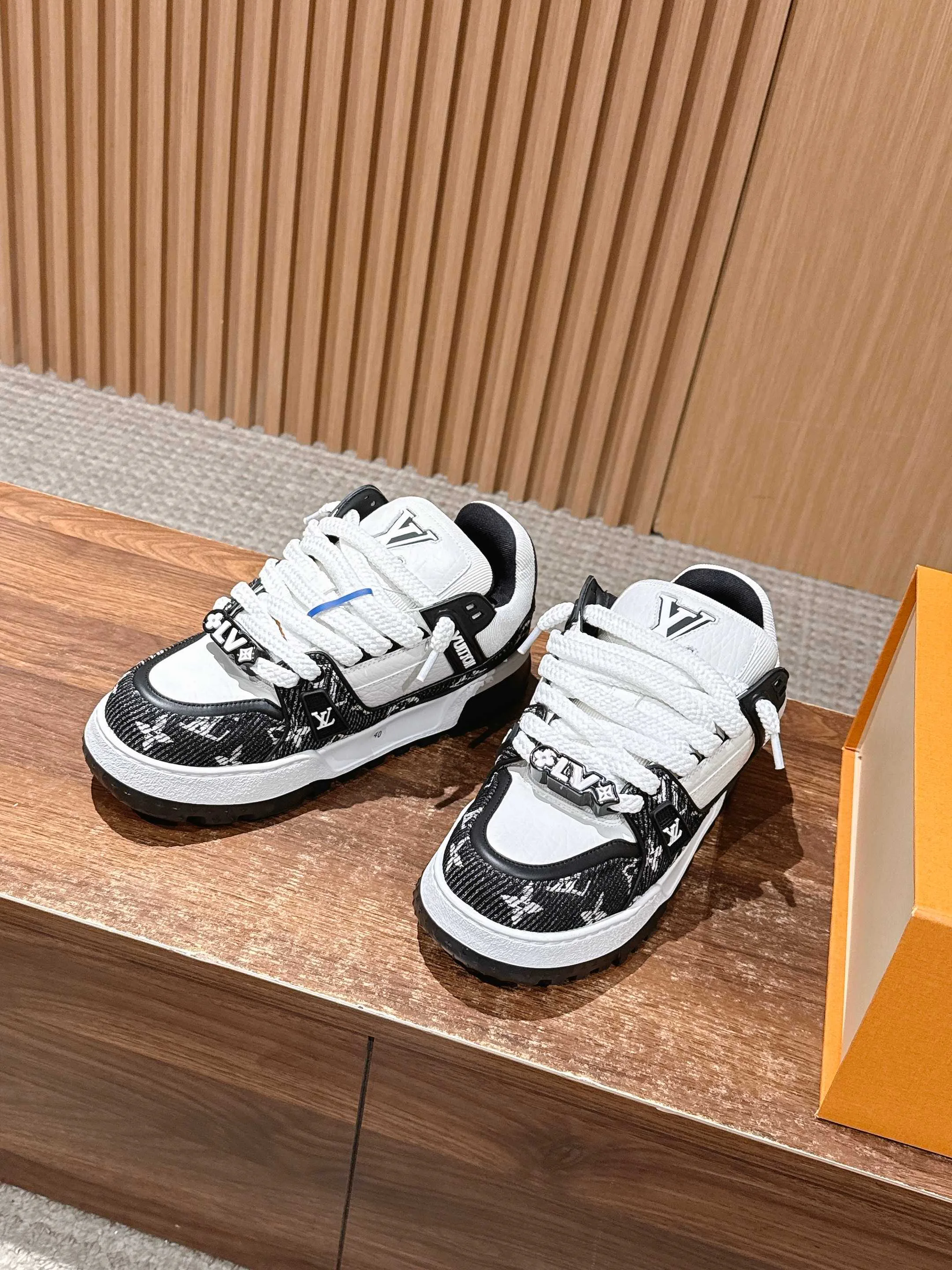 Кроссовки Женские Louis Vuitton 4269589