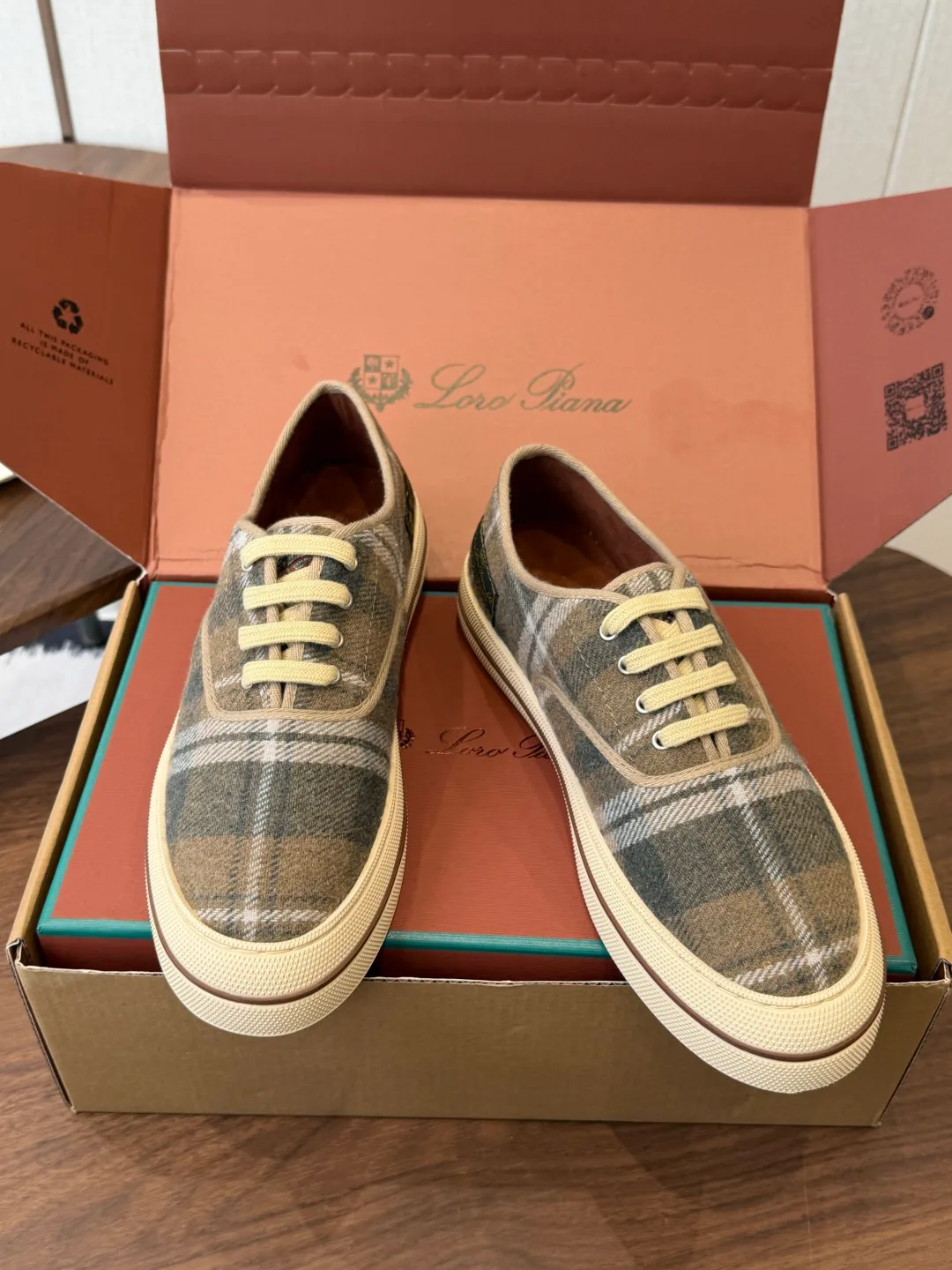 Кроссовки Женские Loro Piana 18687324