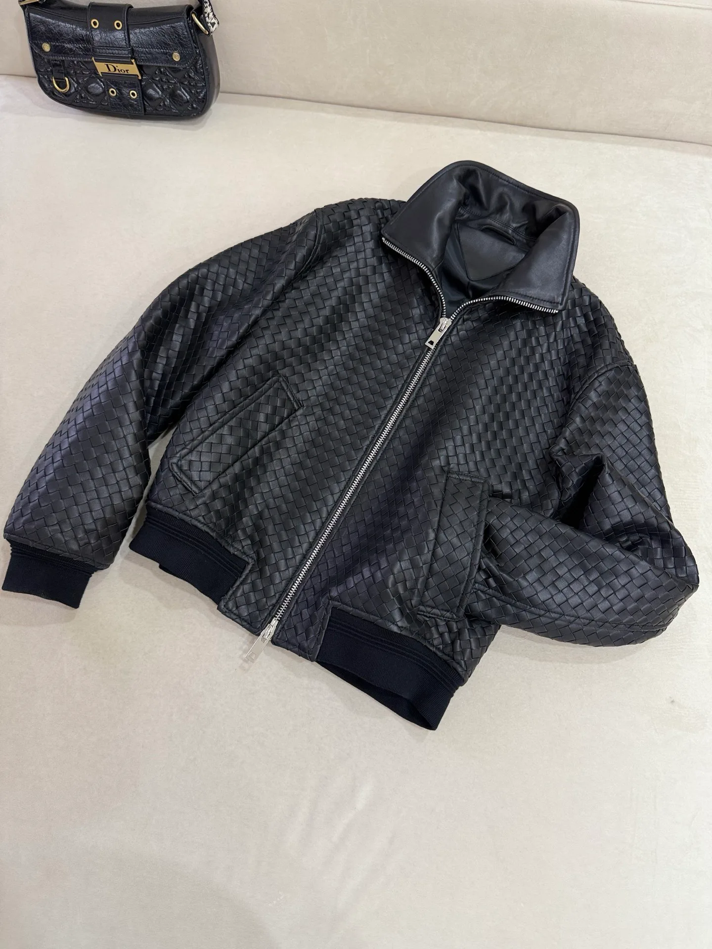 Кожаные Куртки И Дублёнки Женские Bottega Veneta 18208783