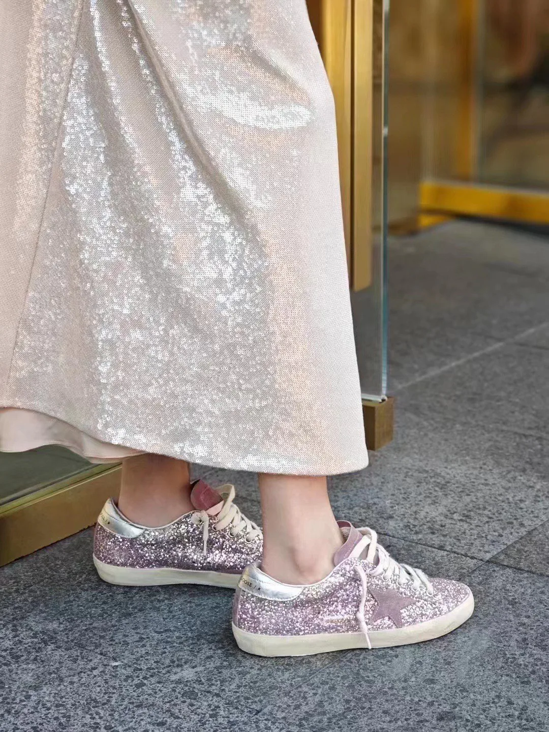 Кроссовки Женские Golden Goose 18265592