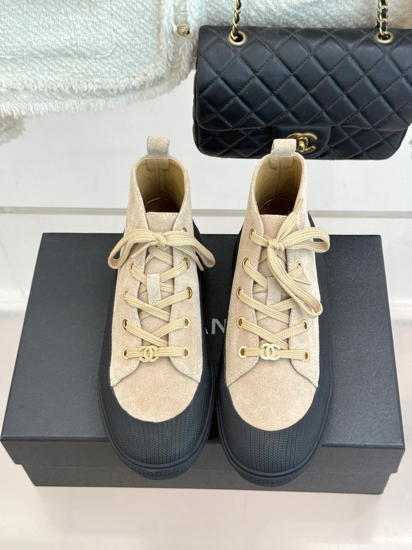 Кроссовки Женские Chanel 18436487