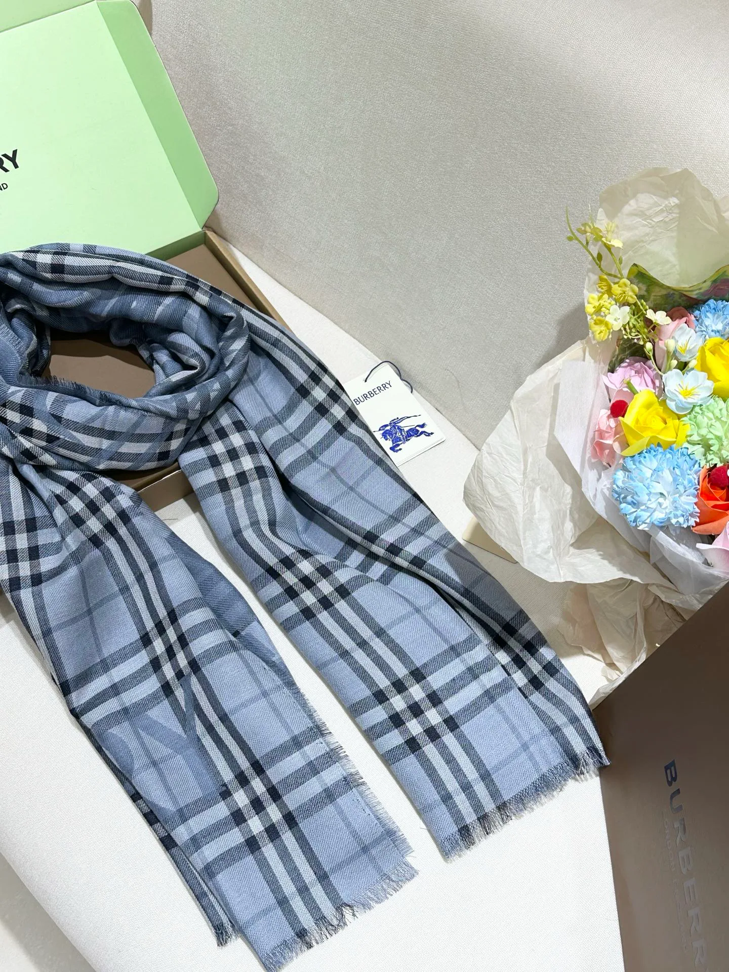 Шарфы Burberry 17991554