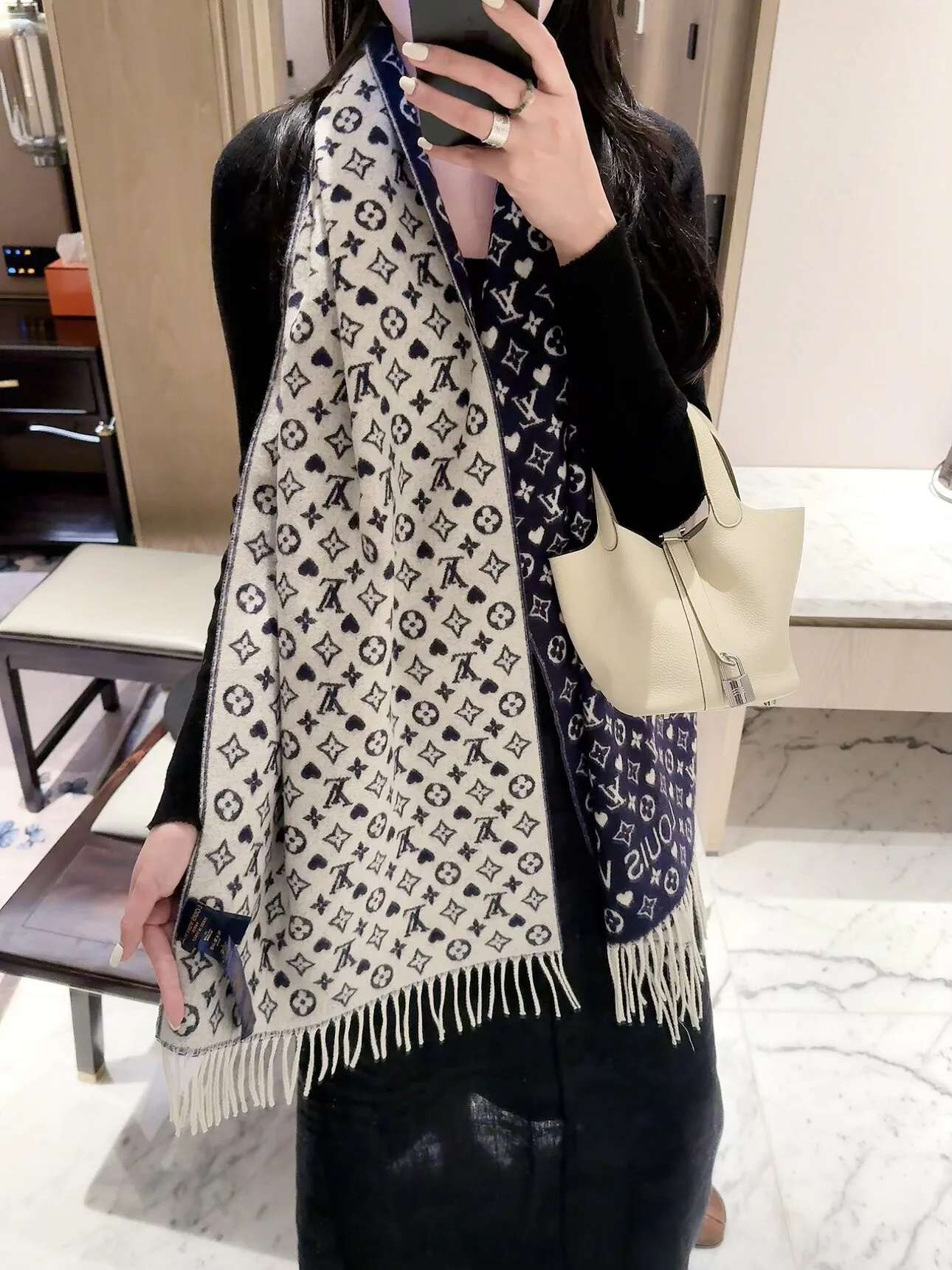 Шарфы Louis Vuitton 18450153