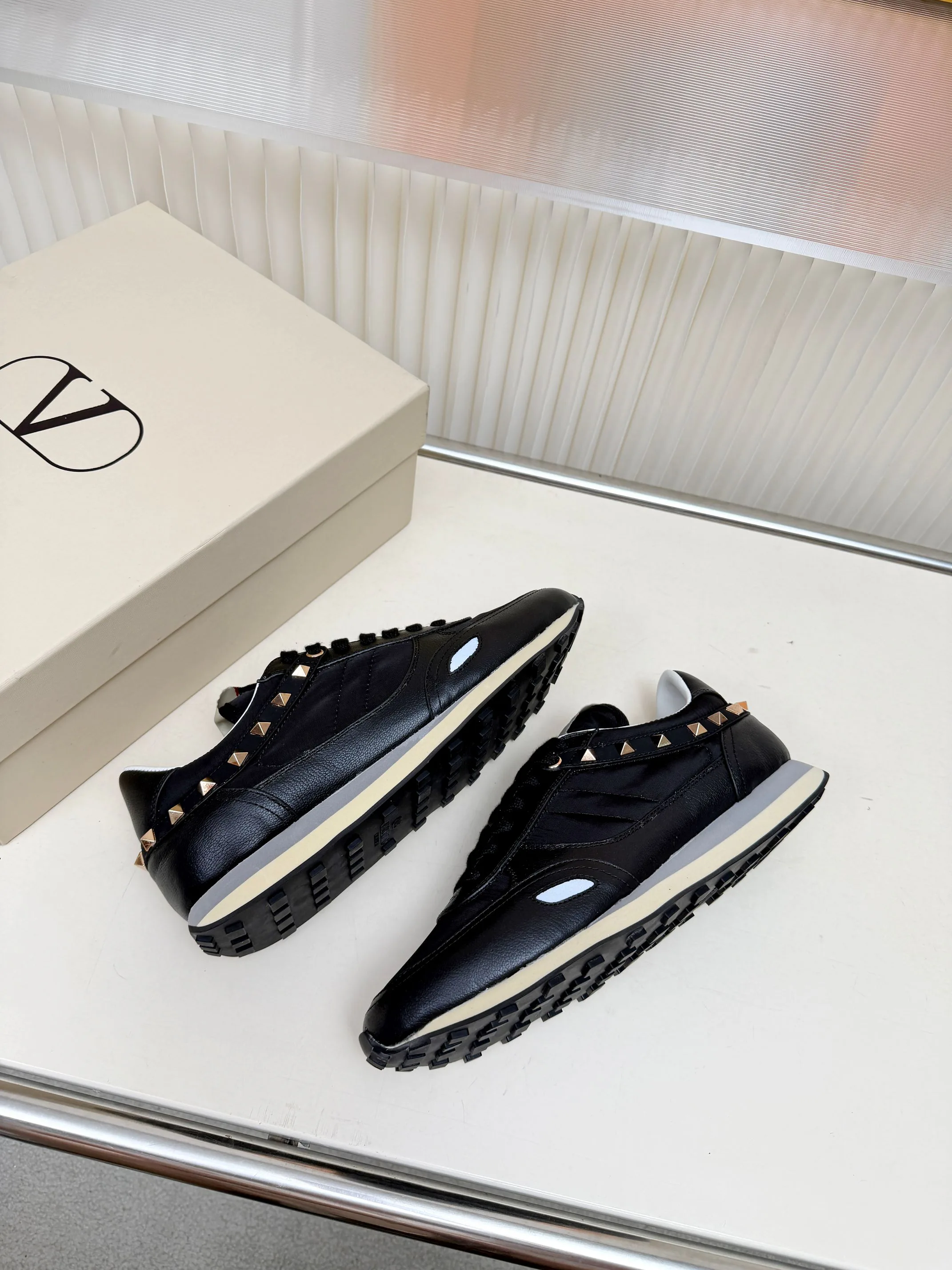 Кроссовки Женские Valentino 18212005