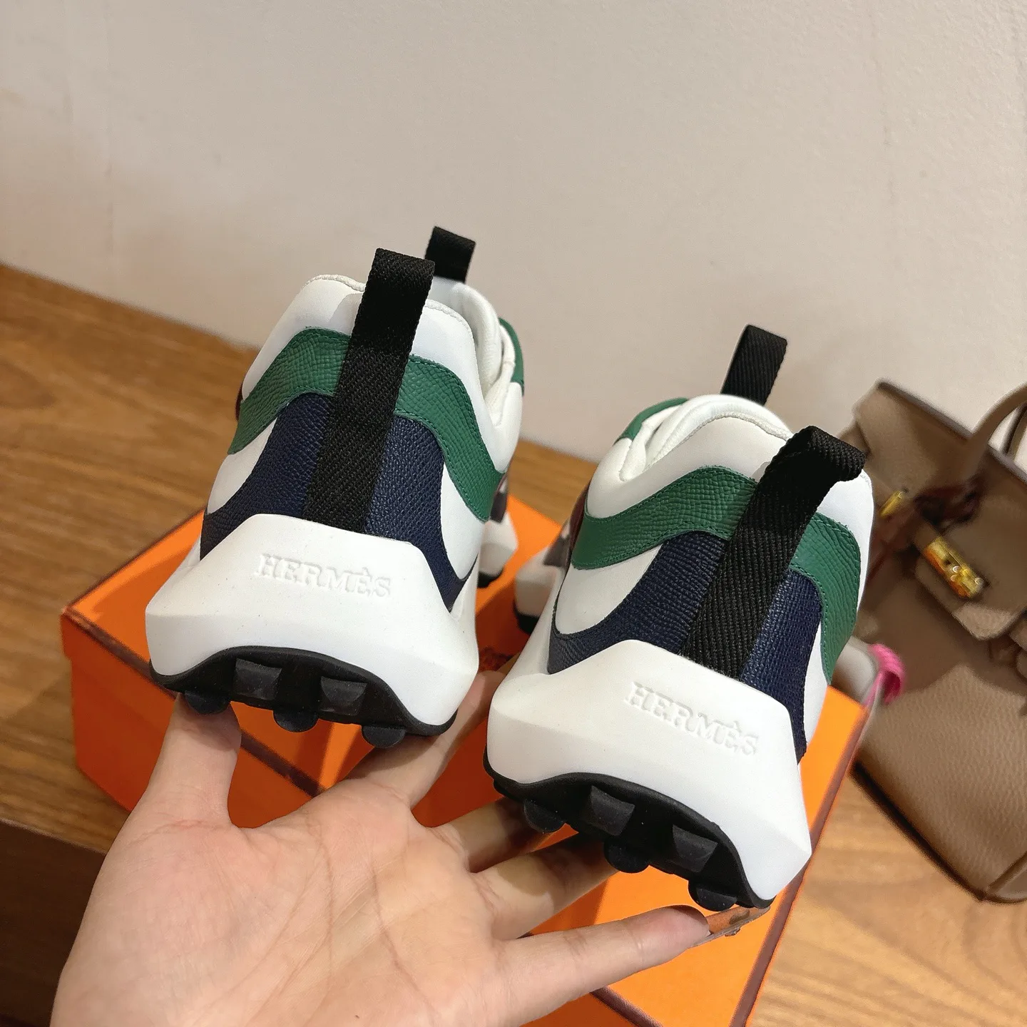 Кроссовки Женские Hermes 10189079