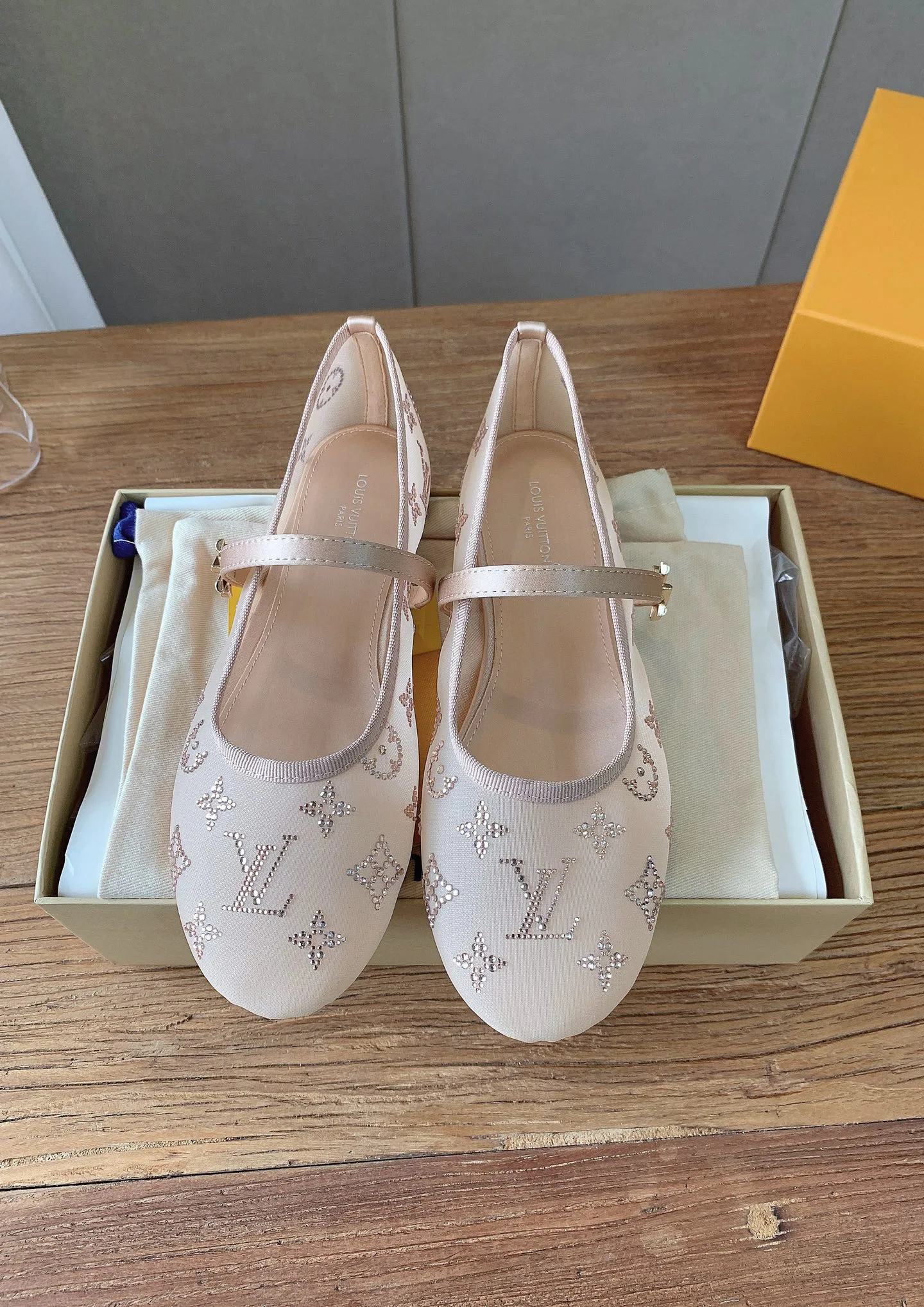 Балетки Женские Louis Vuitton 18365399