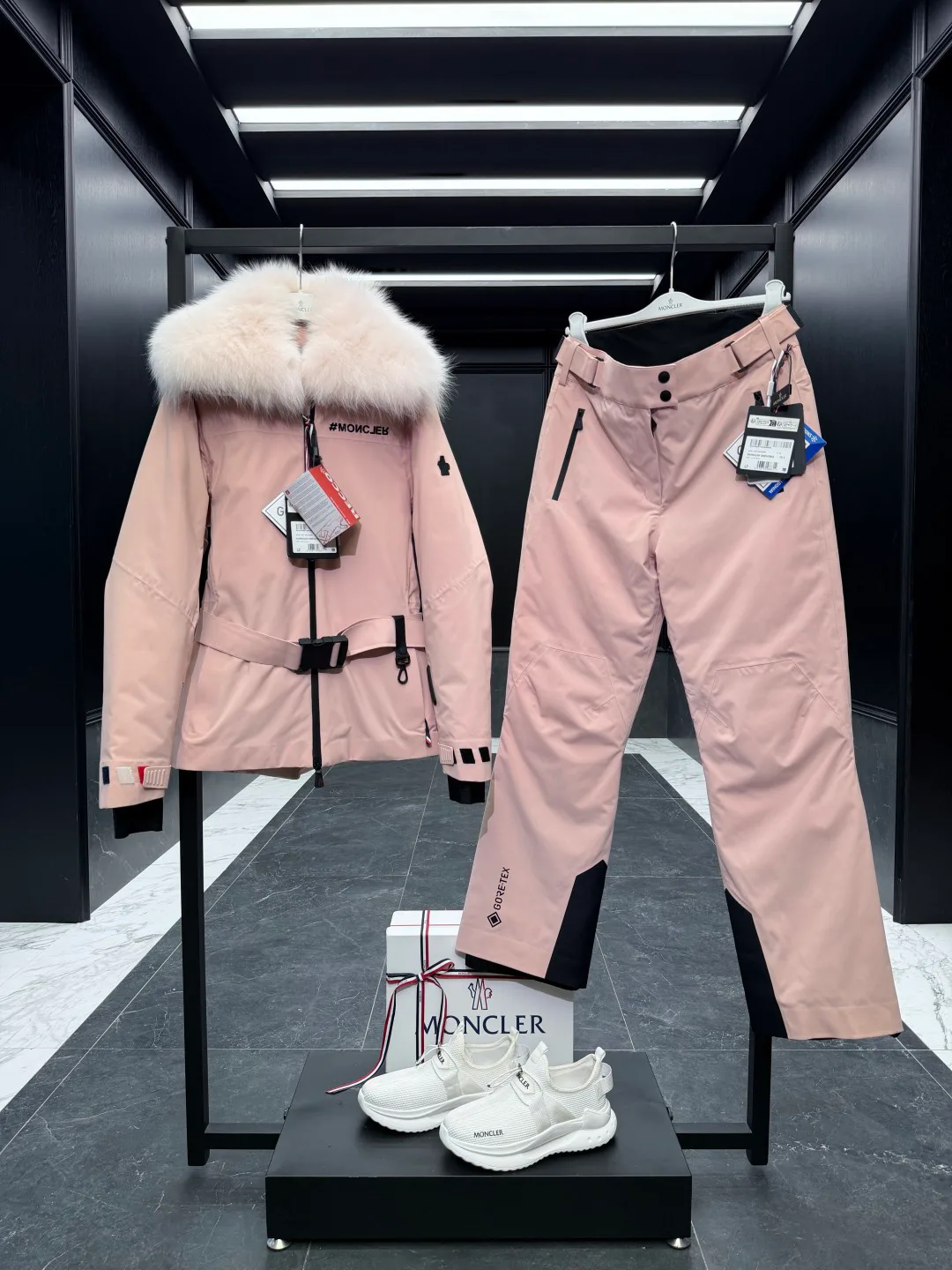Куртки И Пуховики Женские Moncler 18134288