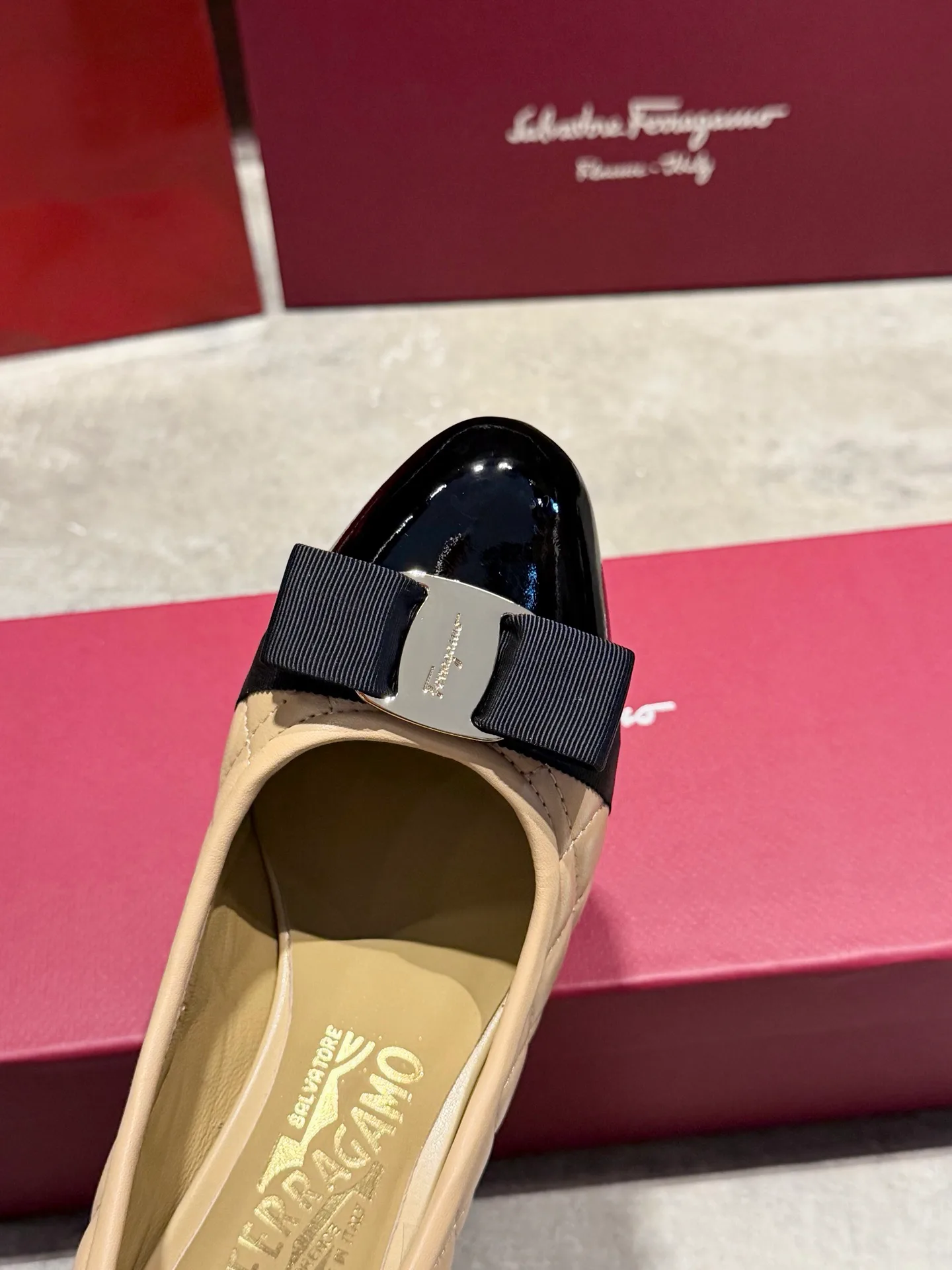 Балетки Женские Salvatore Ferragamo 17642577