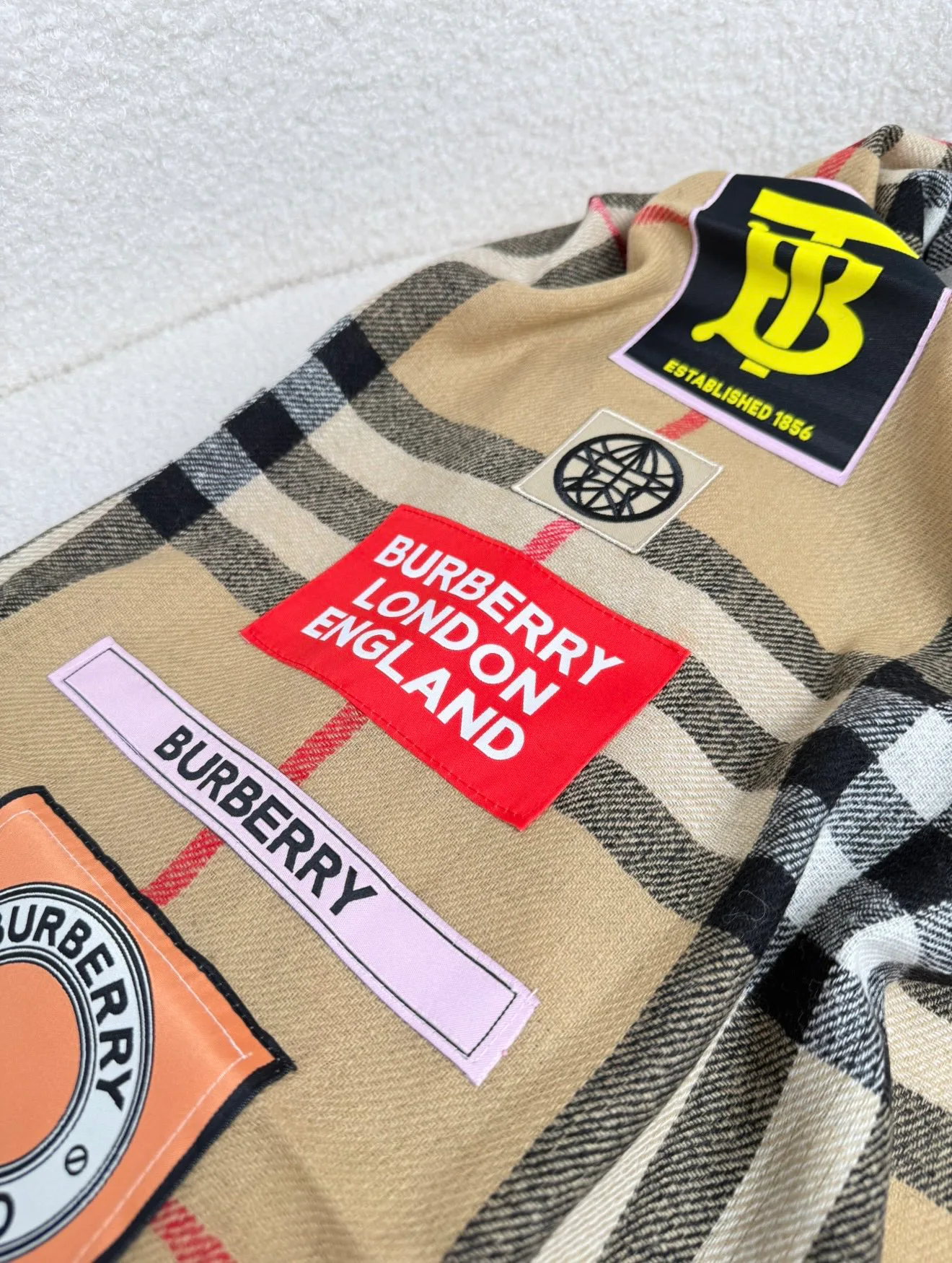 Шарфы Burberry 18675842