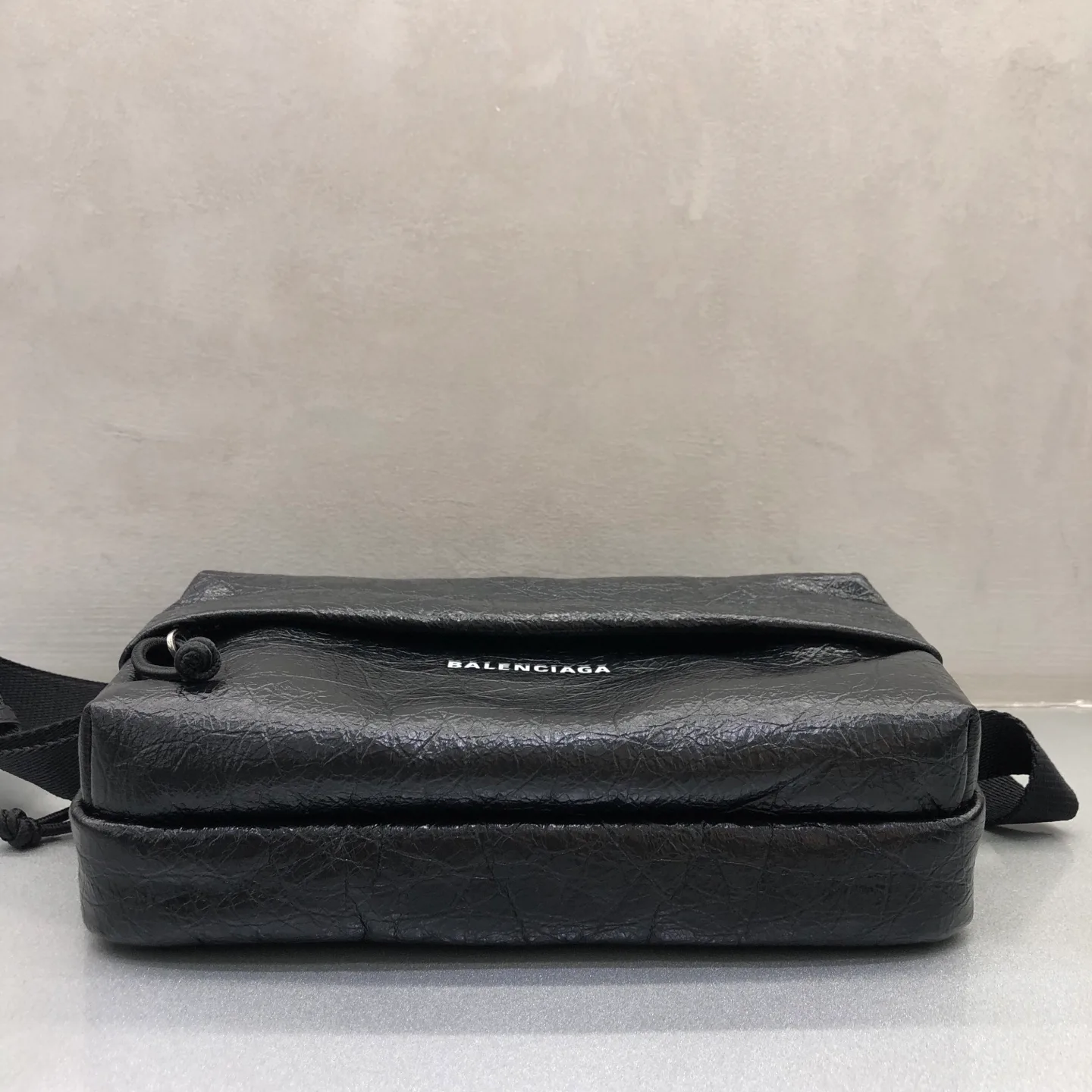 Сумки На Ремне Женские Balenciaga 18135988