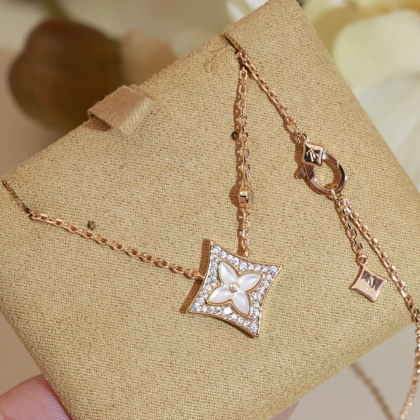 Бижутерия Louis Vuitton 17420536
