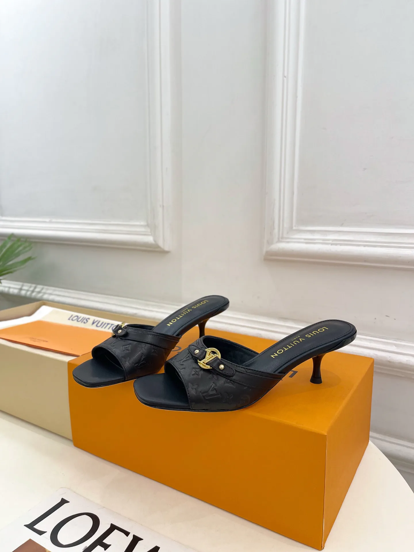 Сандалии Женские Louis Vuitton 11165615