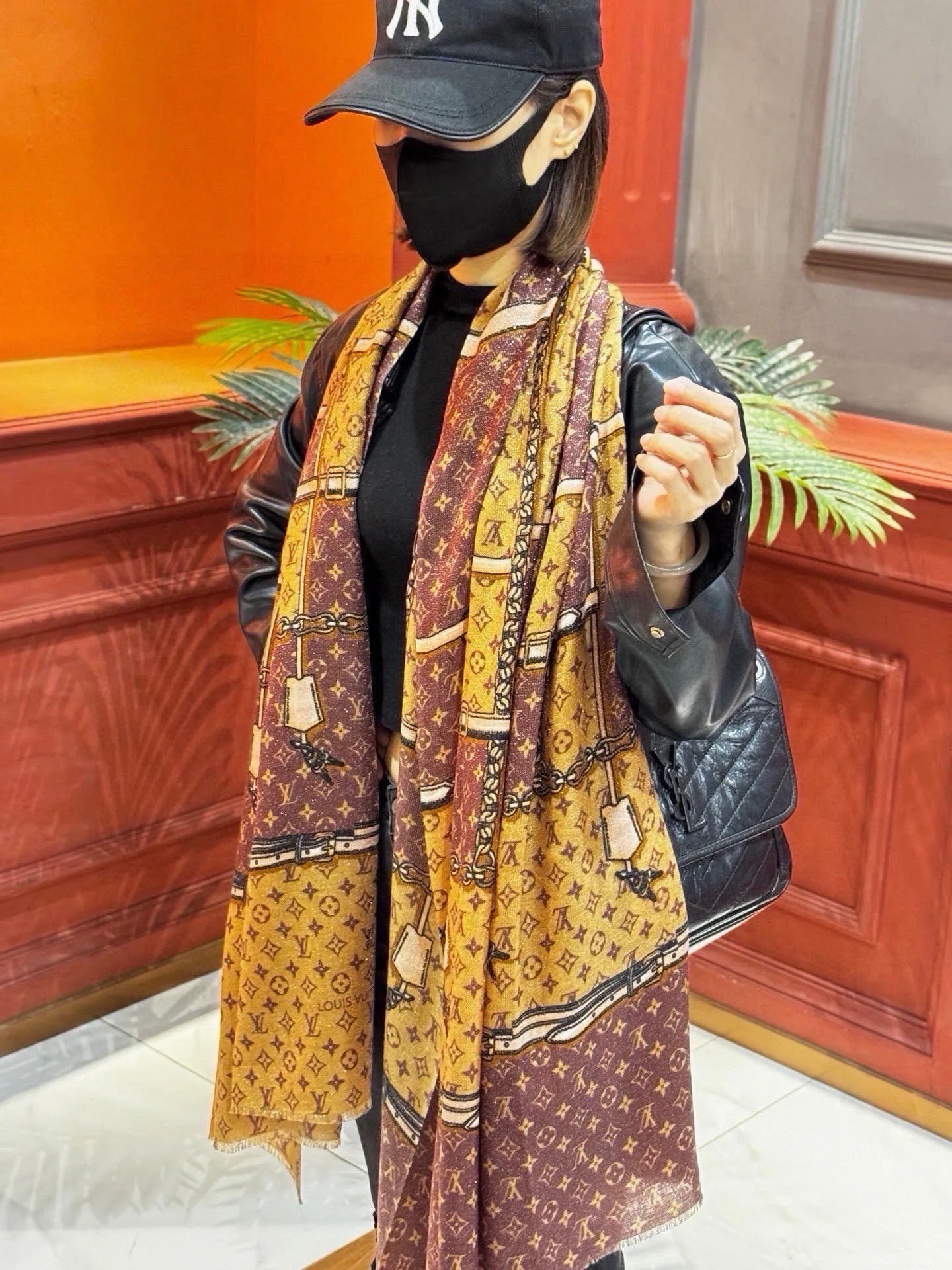 Шарфы Louis Vuitton 17673158