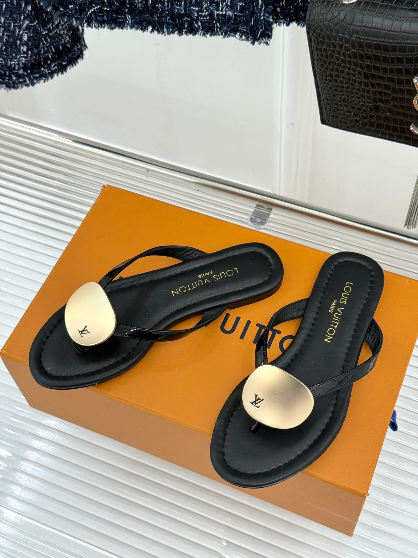 Шлепанцы Женские Louis Vuitton 17596991