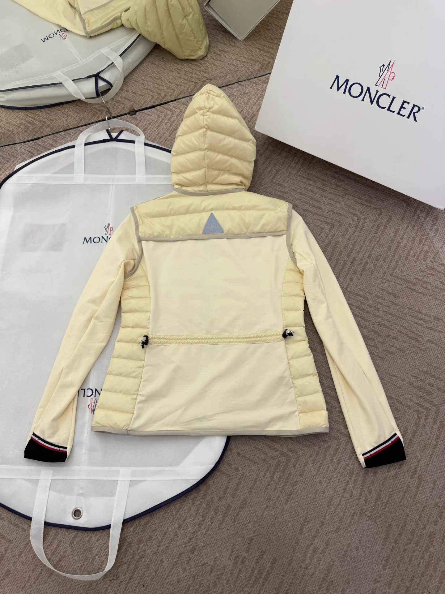 Куртки И Пуховики Женские Moncler 17922014