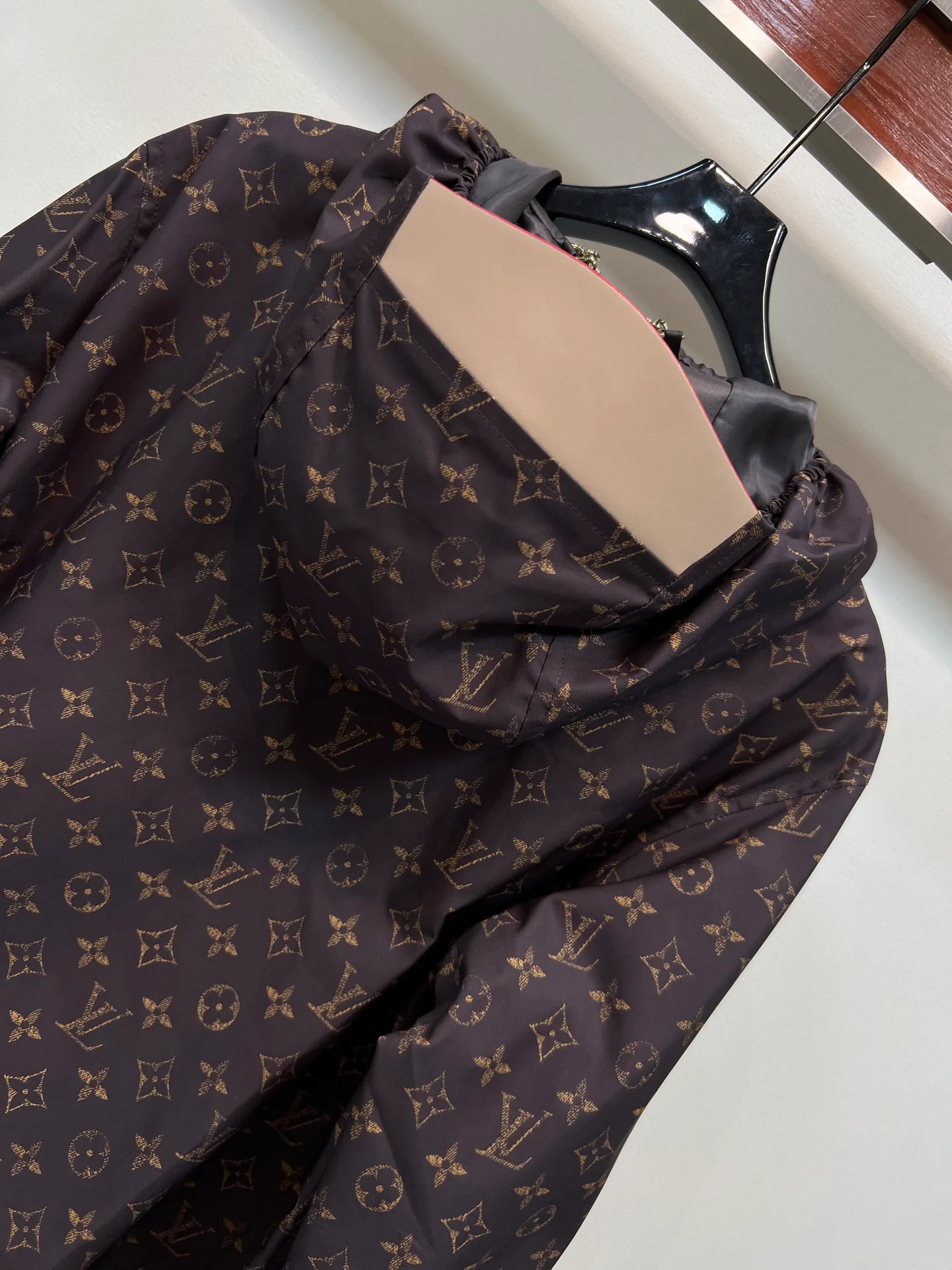 Куртки И Пуховики Женские Louis Vuitton 18408133