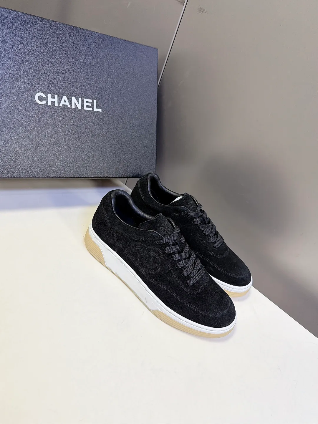 Кроссовки Женские Chanel 18703397