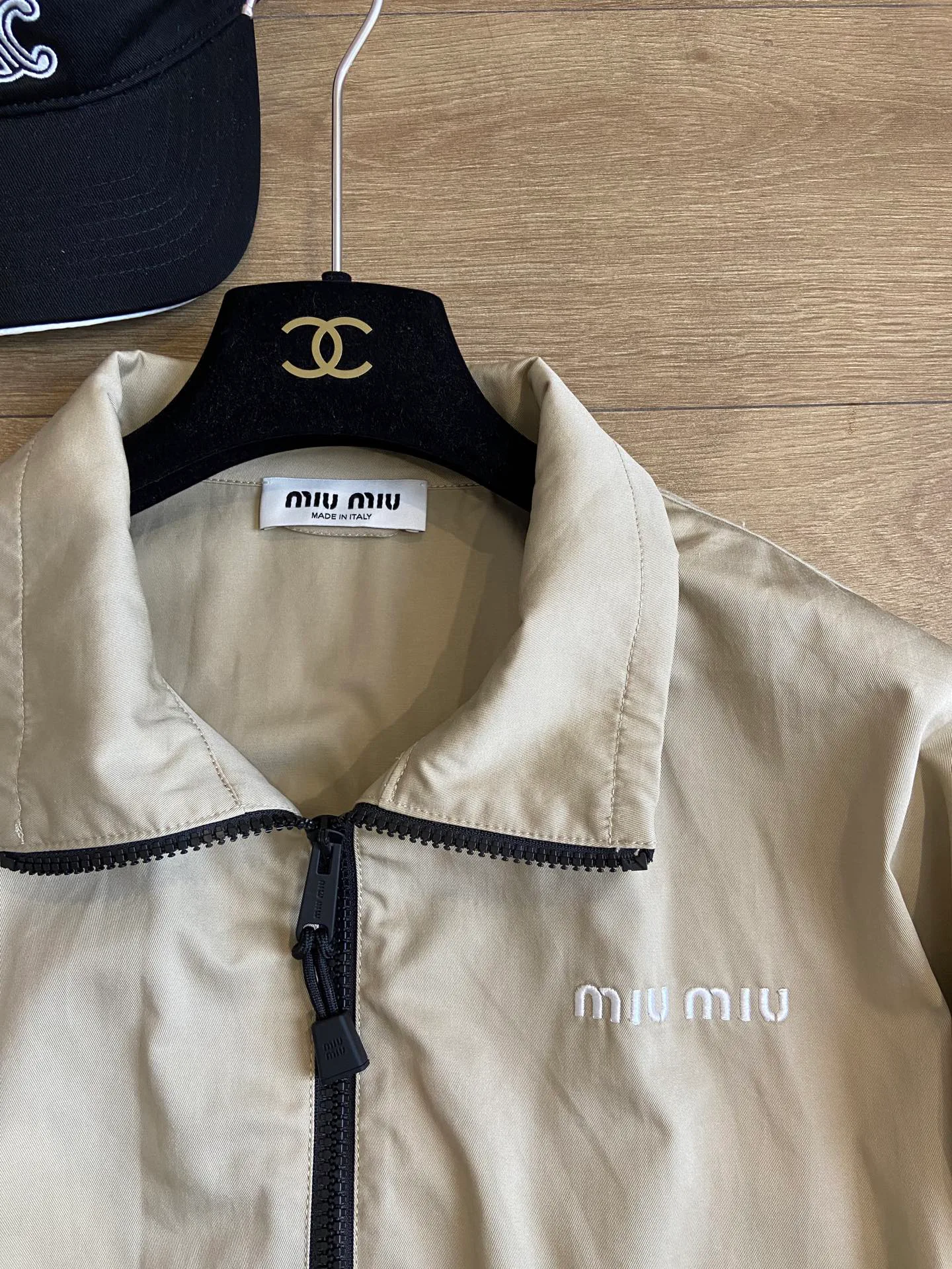 Куртки И Пуховики Женские Miu Miu 17687386