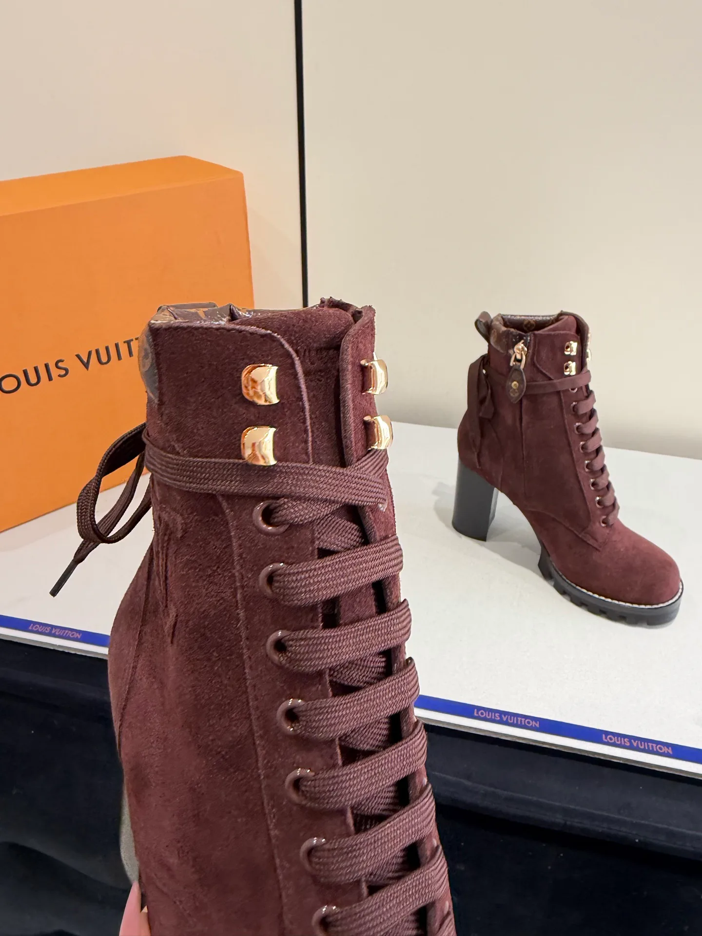 Ботинки Женские Louis Vuitton 19563690
