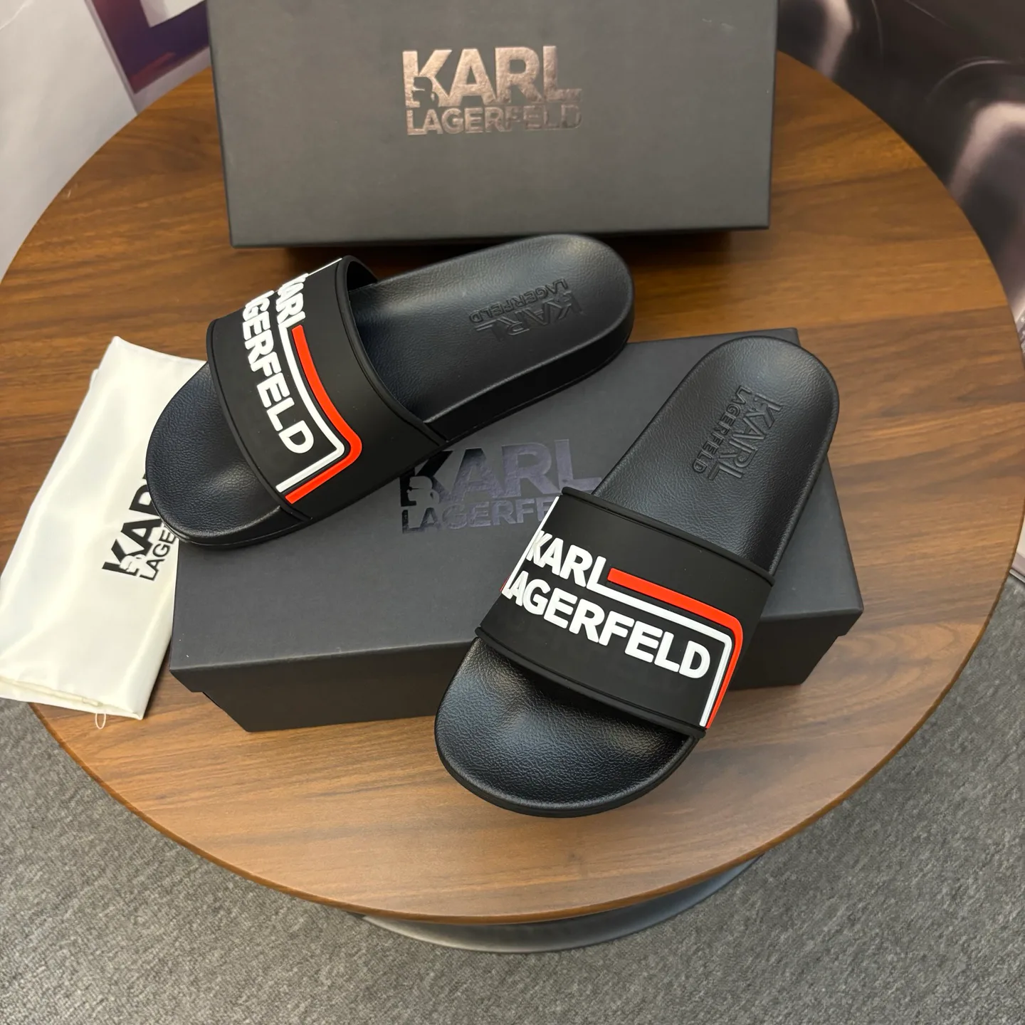 Шлепанцы Женские Karl Lagerfeld 10662669