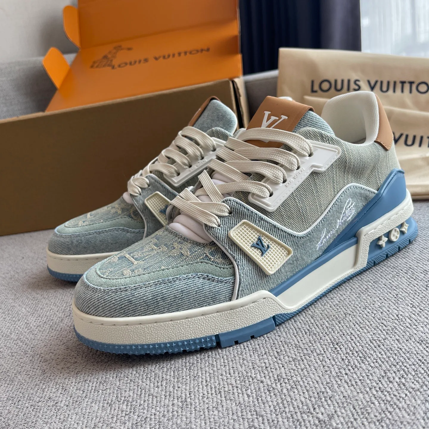 Кроссовки Женские Louis Vuitton 17511541