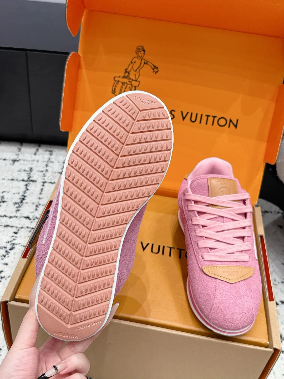 Кроссовки Женские Louis Vuitton 18406465