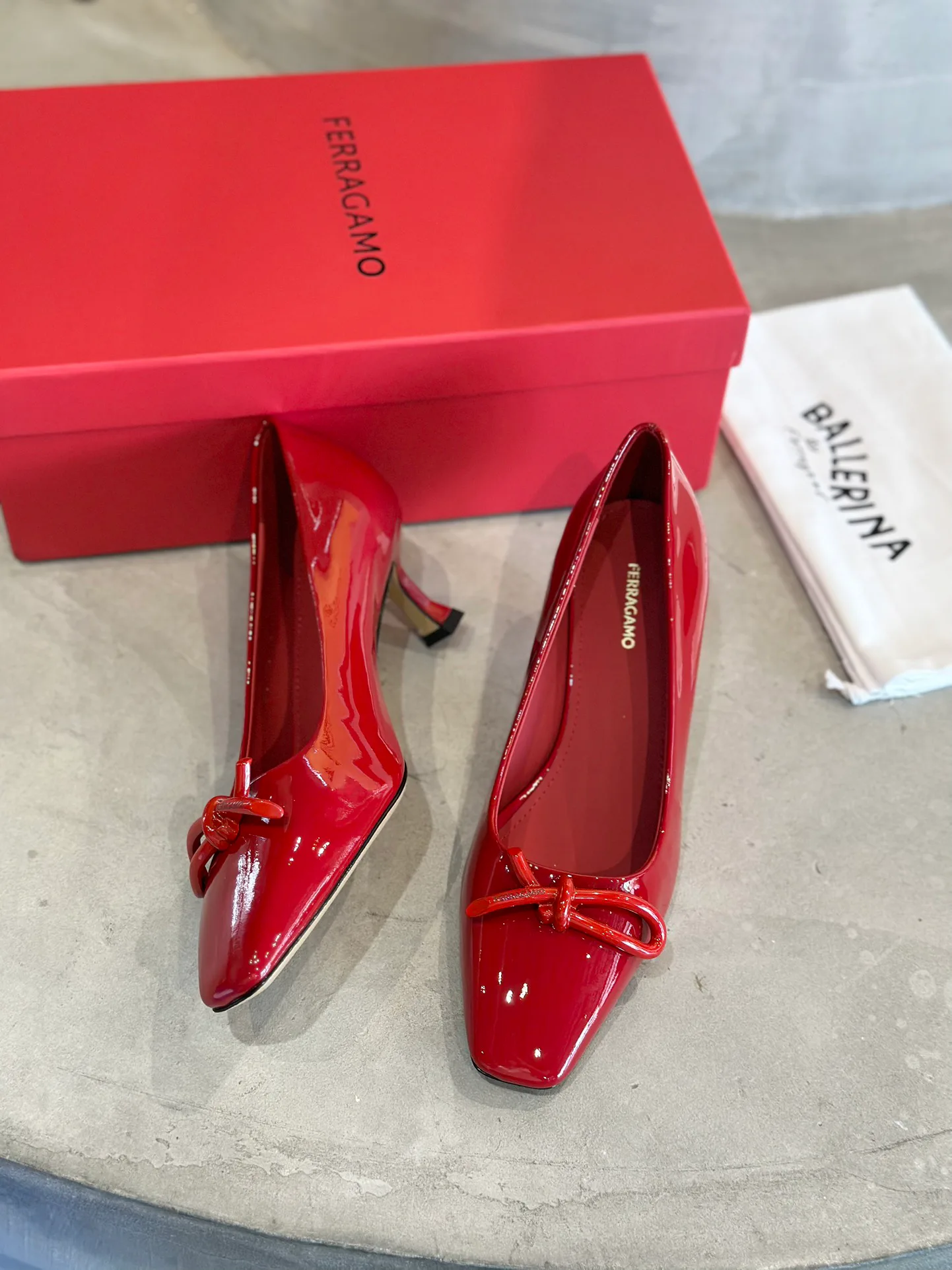 Туфли Женские Salvatore Ferragamo 18340737