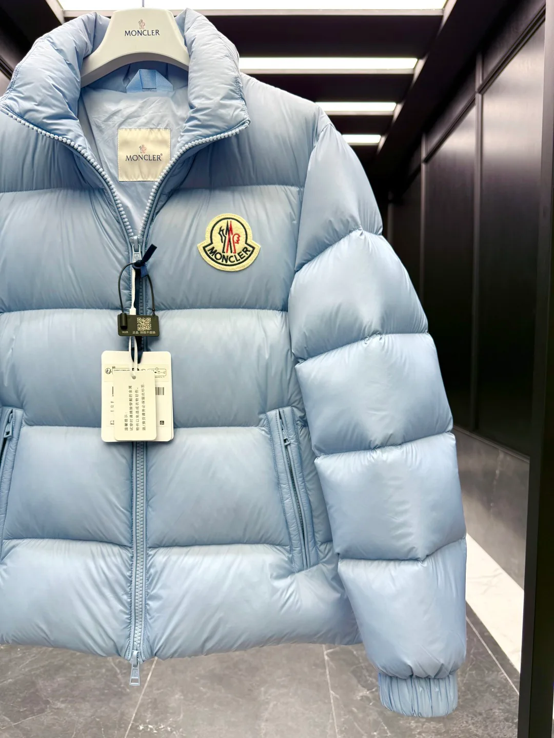 Куртки И Пуховики Мужские Moncler 17918145