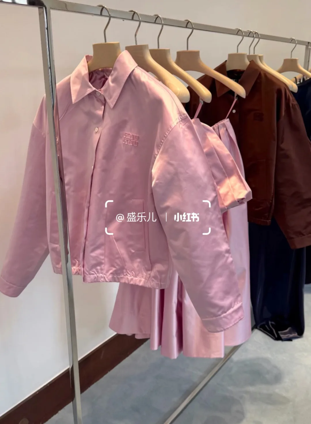 Куртки И Пуховики Женские Miu Miu 17733579
