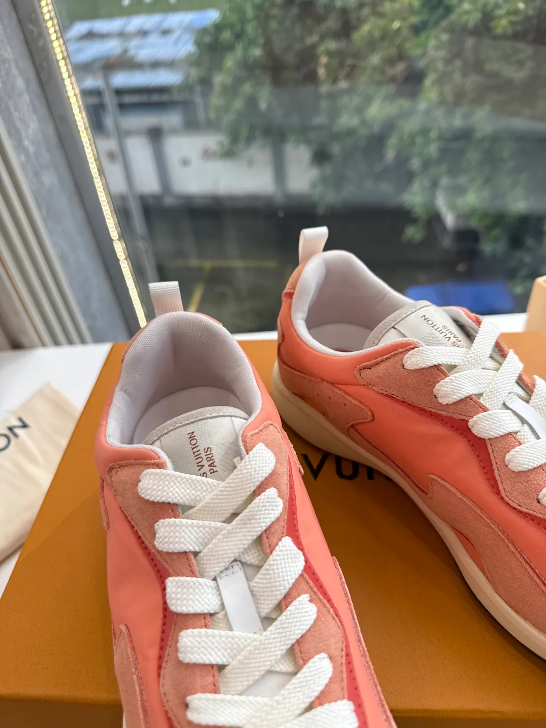 Кроссовки Женские Louis Vuitton 18053500