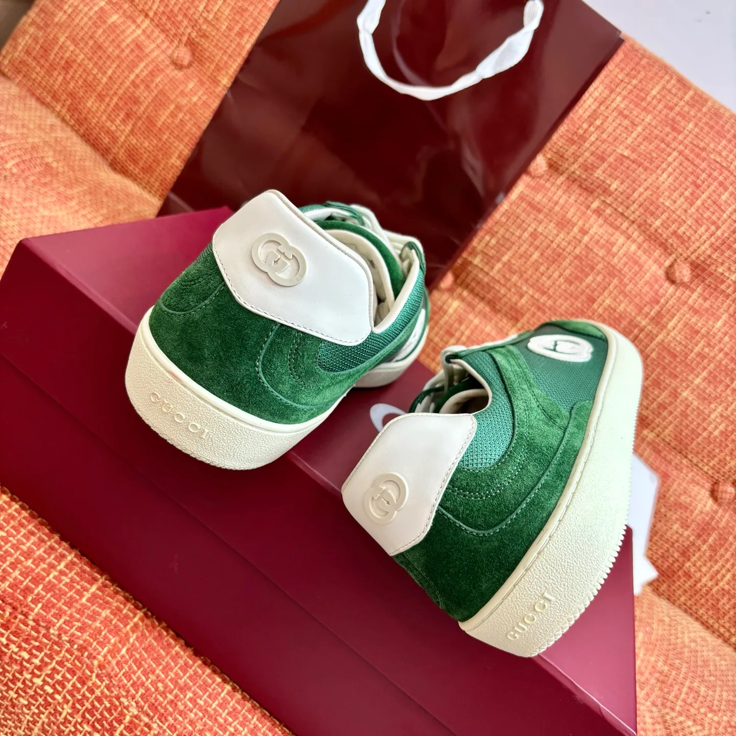 Кроссовки Женские Gucci 18039360