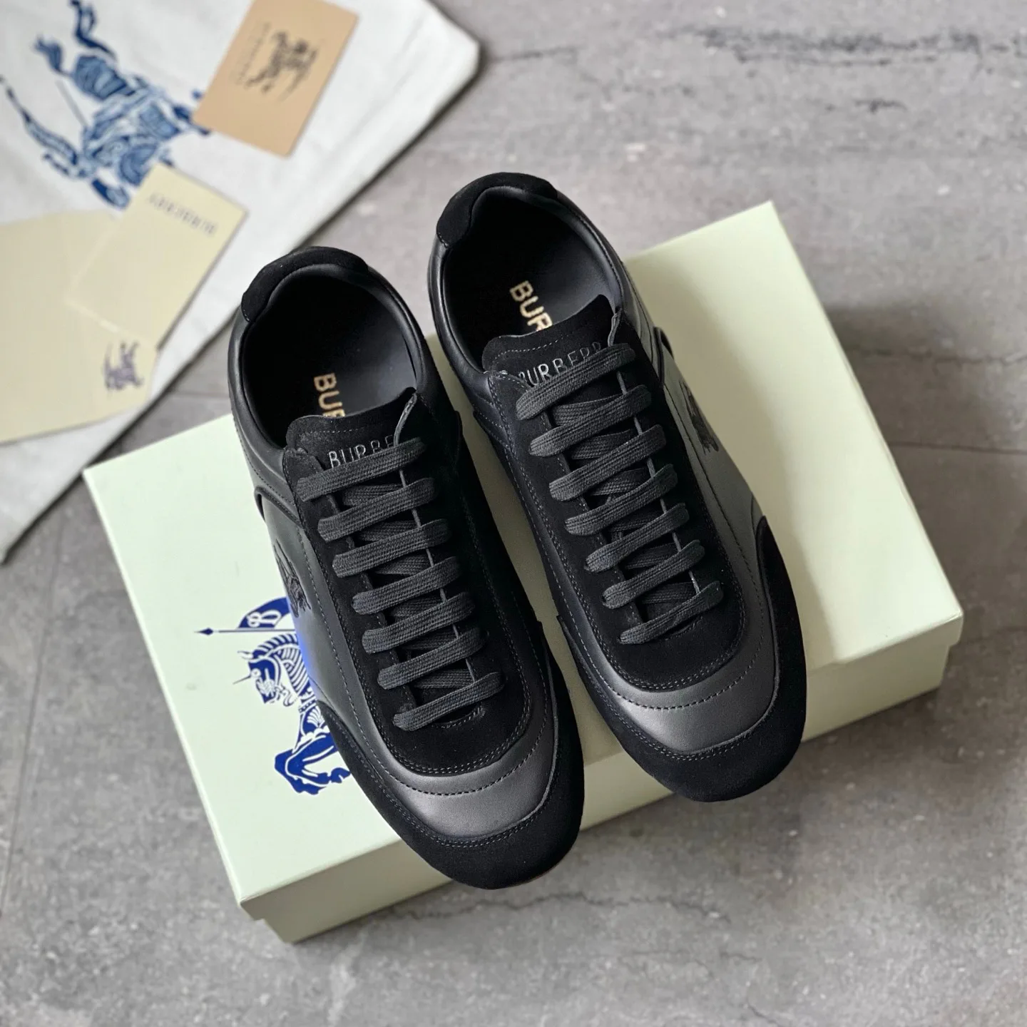 Кроссовки Женские Burberry 18589203