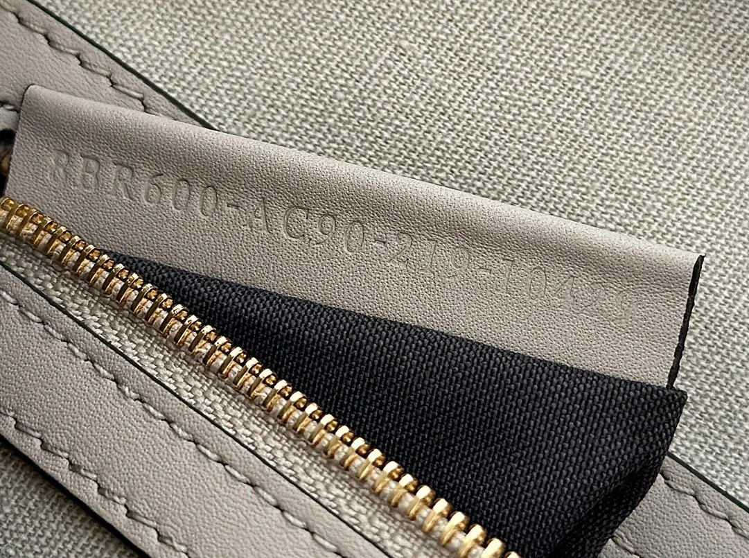 Классические Сумки Женские Fendi 18116176