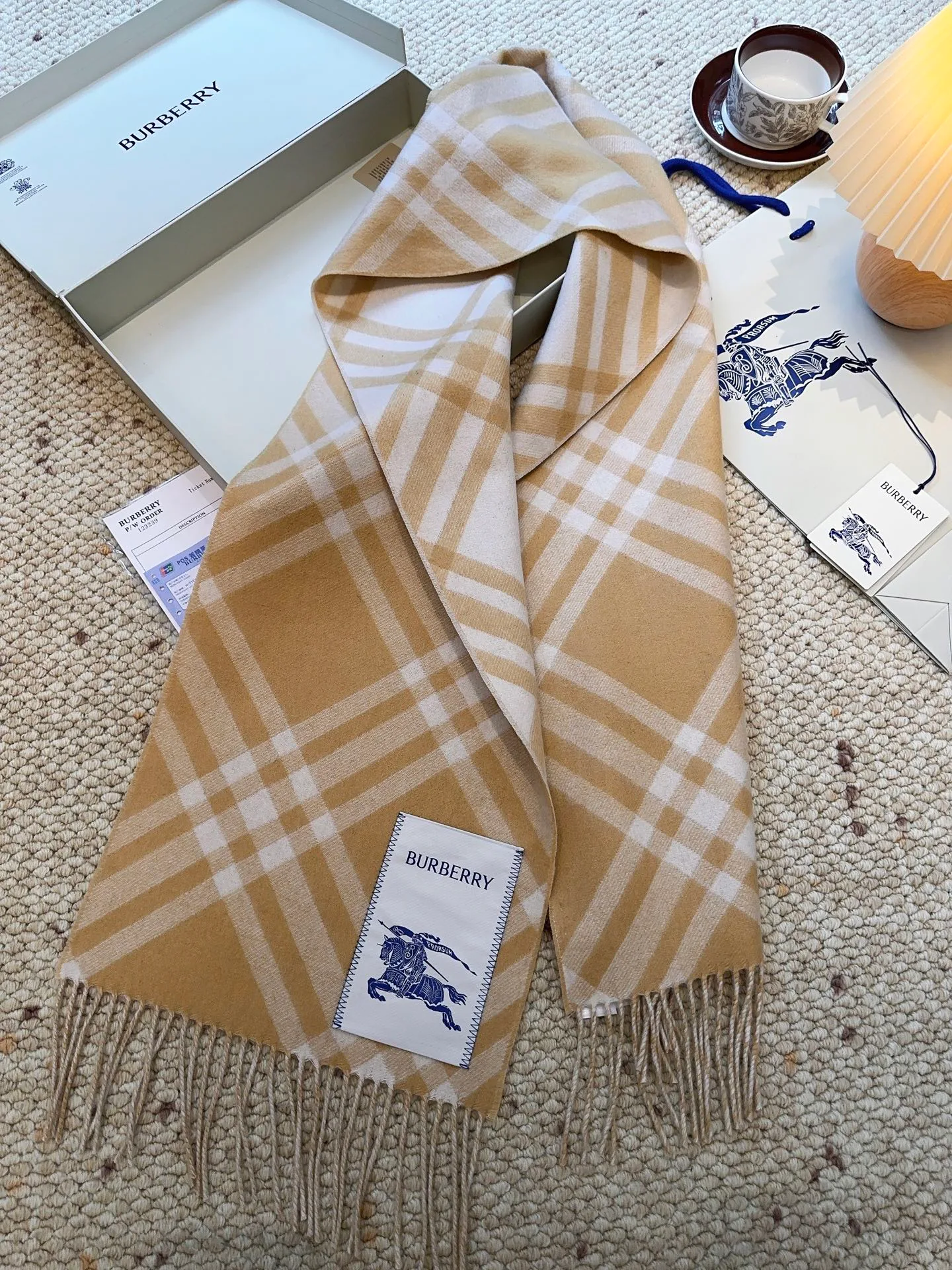 Шарфы Burberry 18105487