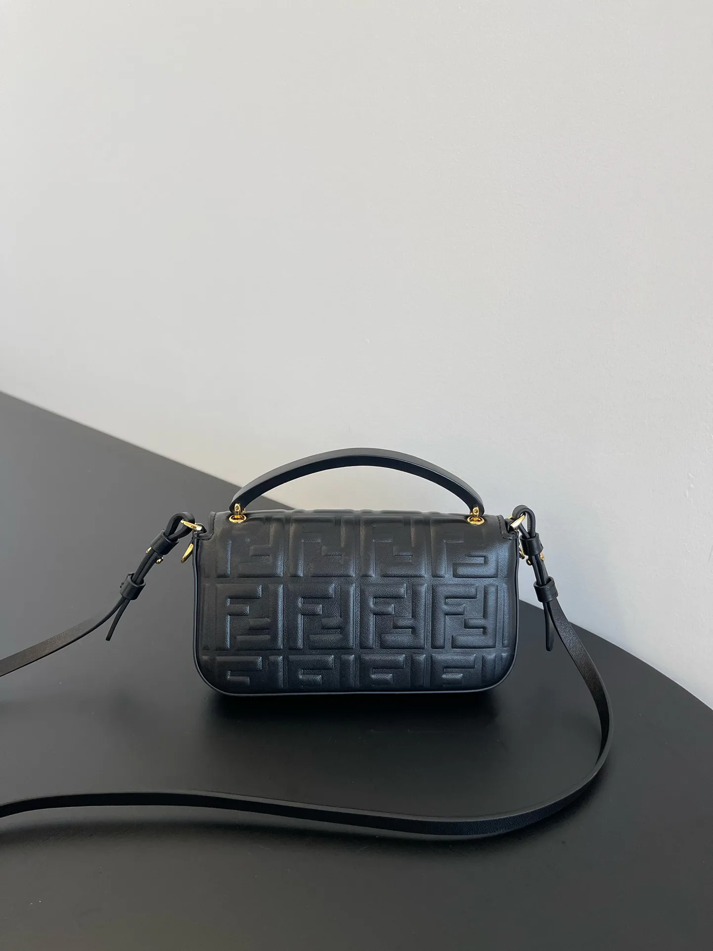 Сумки На Ремне Женские Fendi 13234529