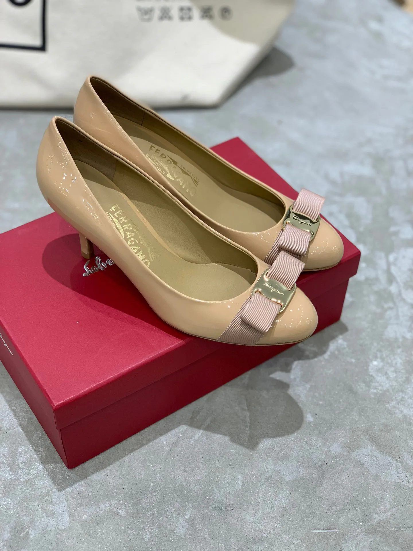 Туфли Женские Salvatore Ferragamo 18340718