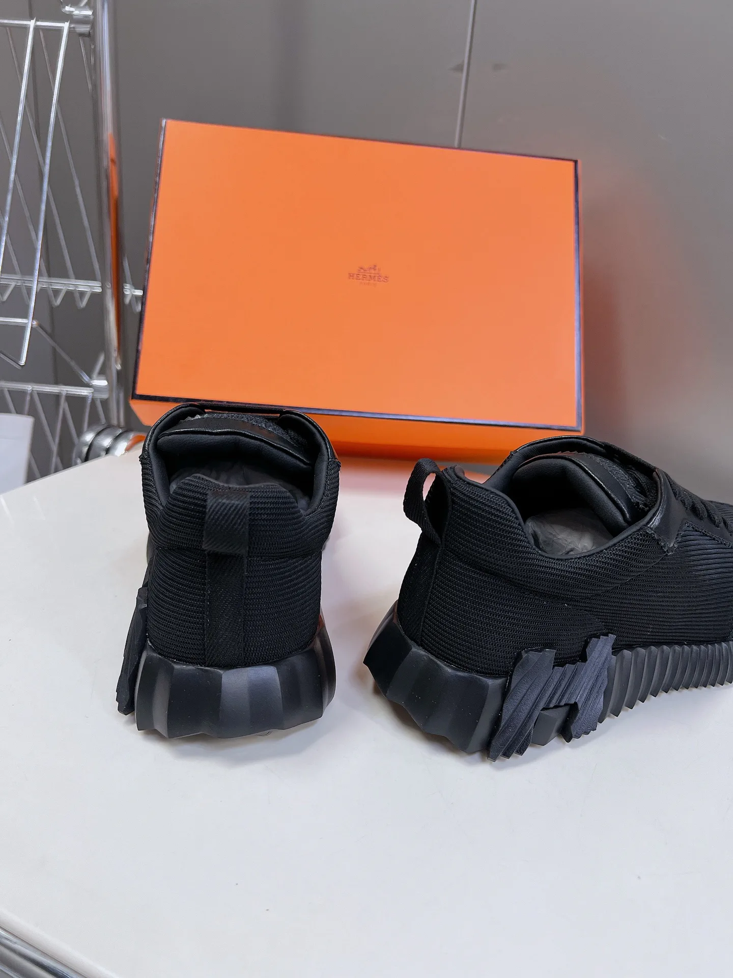 Кроссовки Женские Hermes 18418625