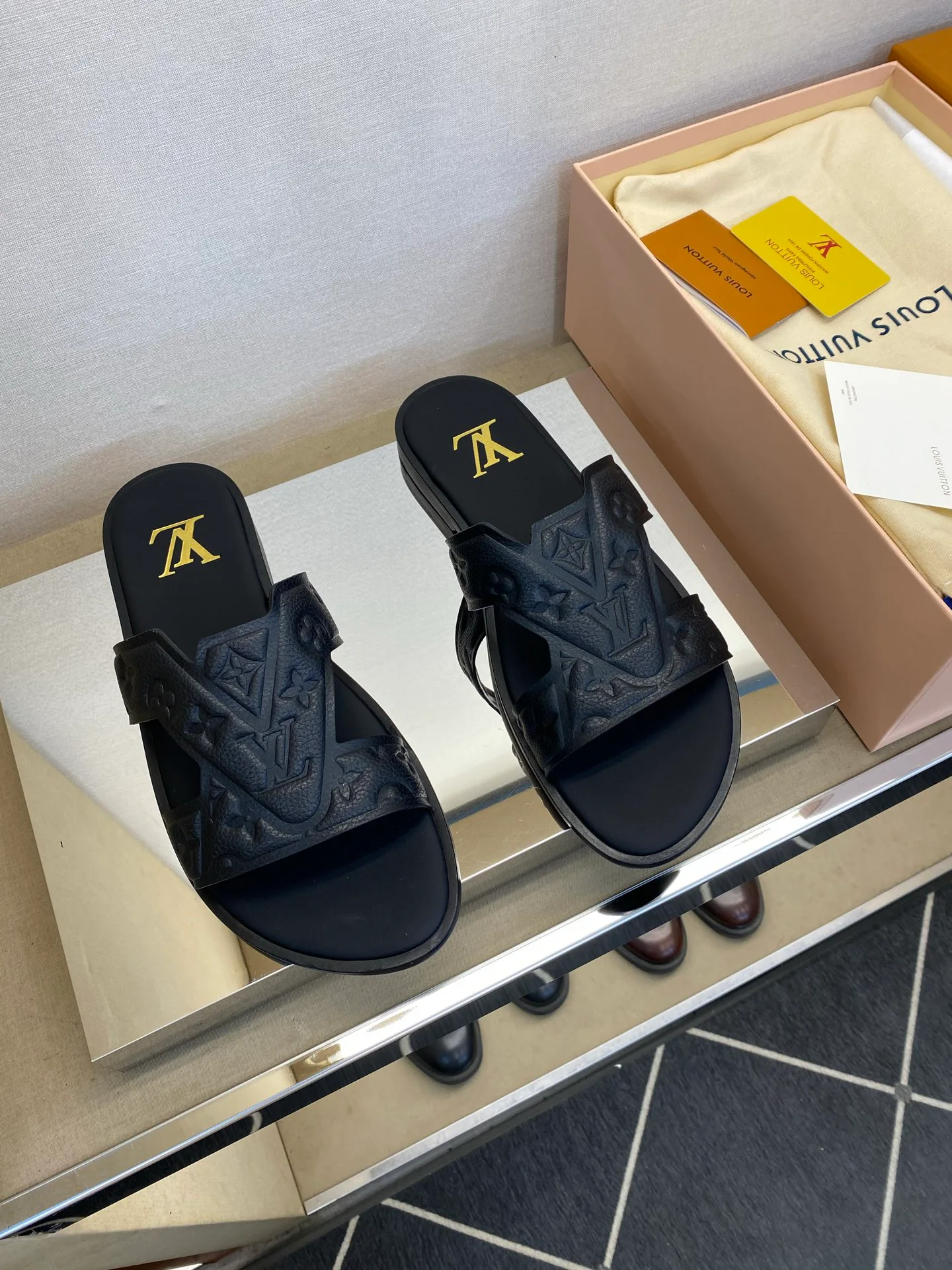 Шлепанцы Мужские Louis Vuitton 11956888